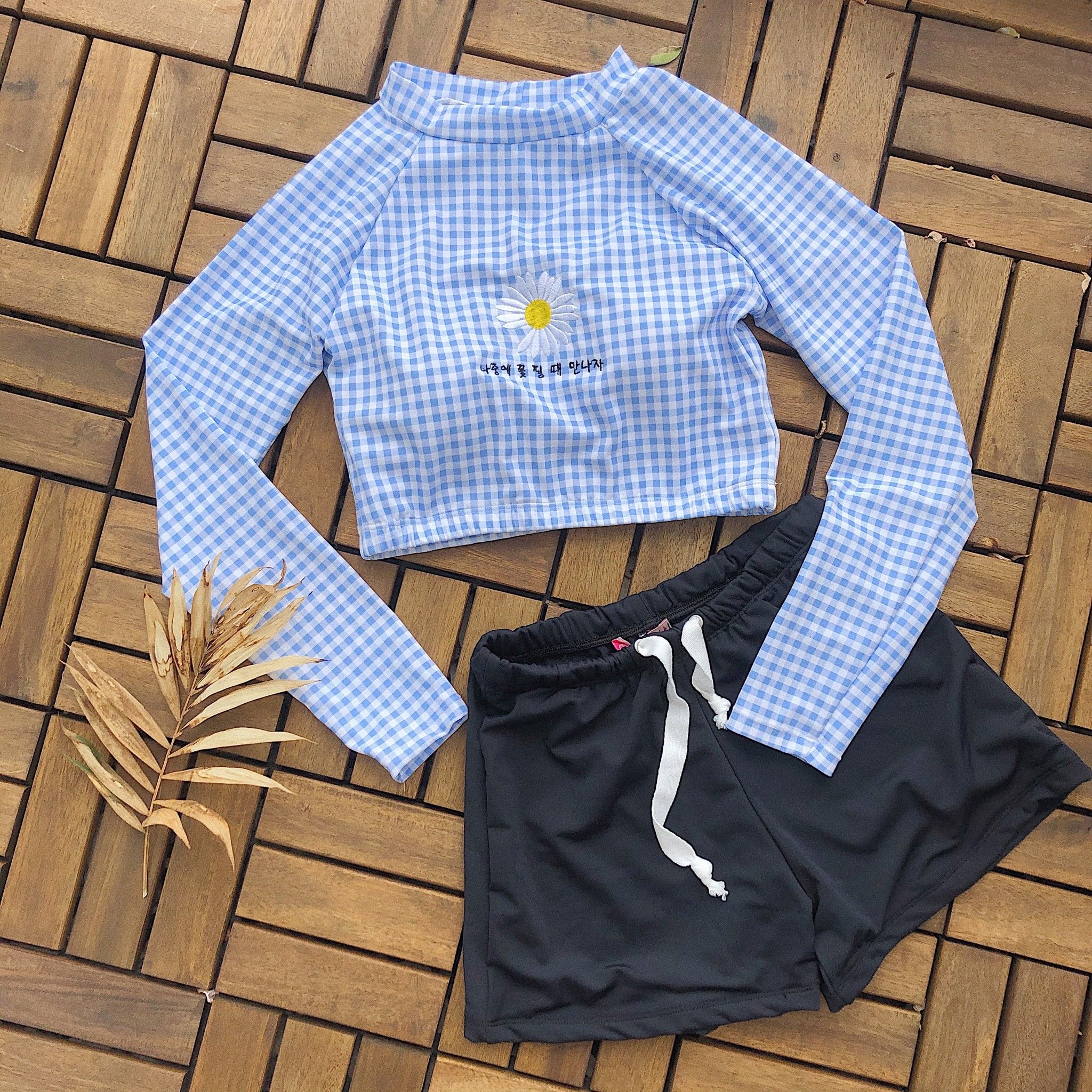 Áo bơi croptop tay dài caro thêu cúc
