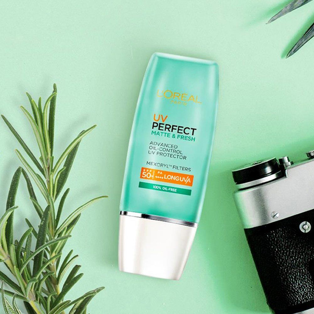 Kem chống nắng kiềm dầu & se mịn lỗ chân lông L'Oréal Paris UV Perfect Fresh & Matte SPF50+ PA++++