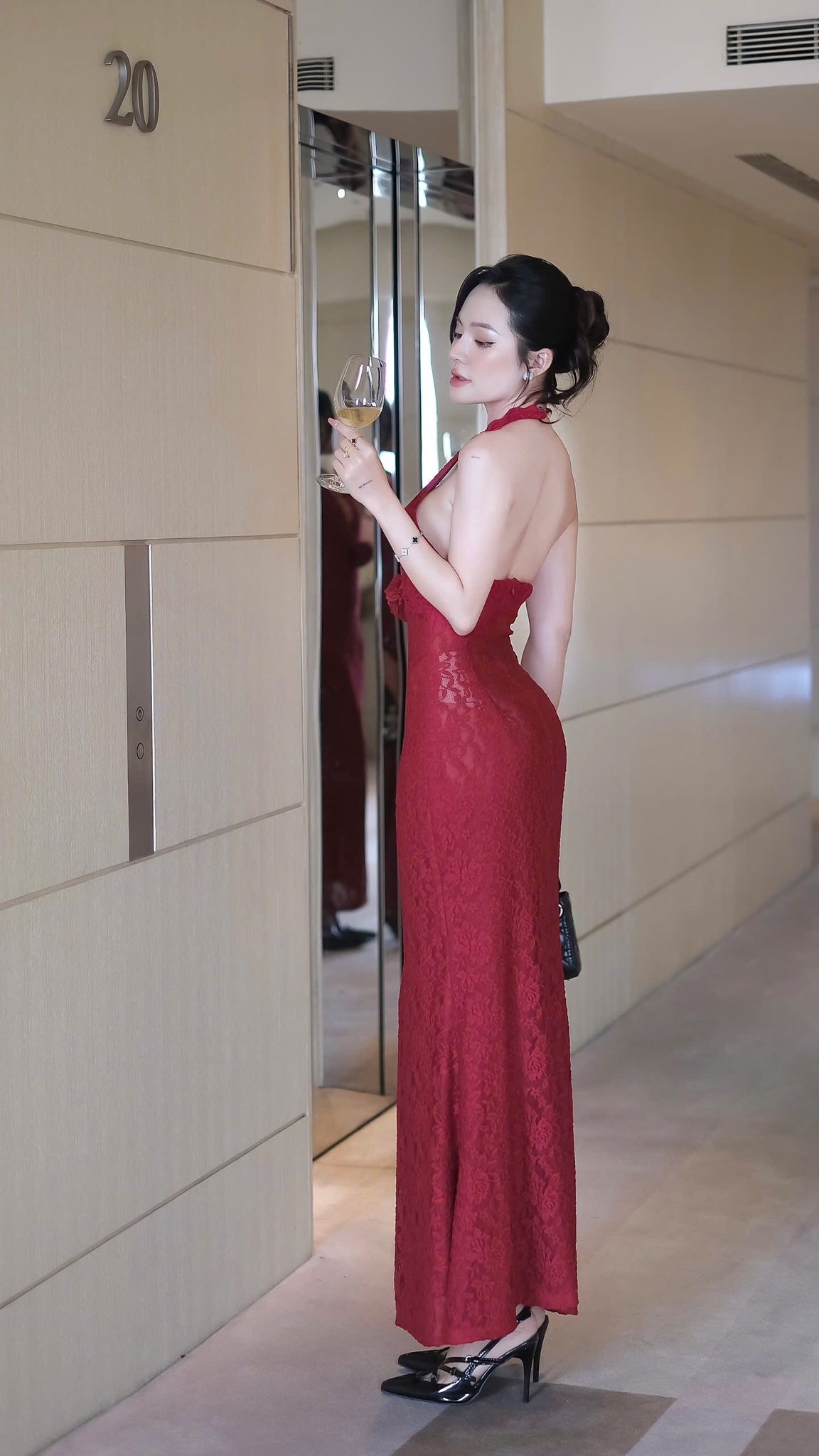 Đầm Ren Đuôi Cá Đính Bông