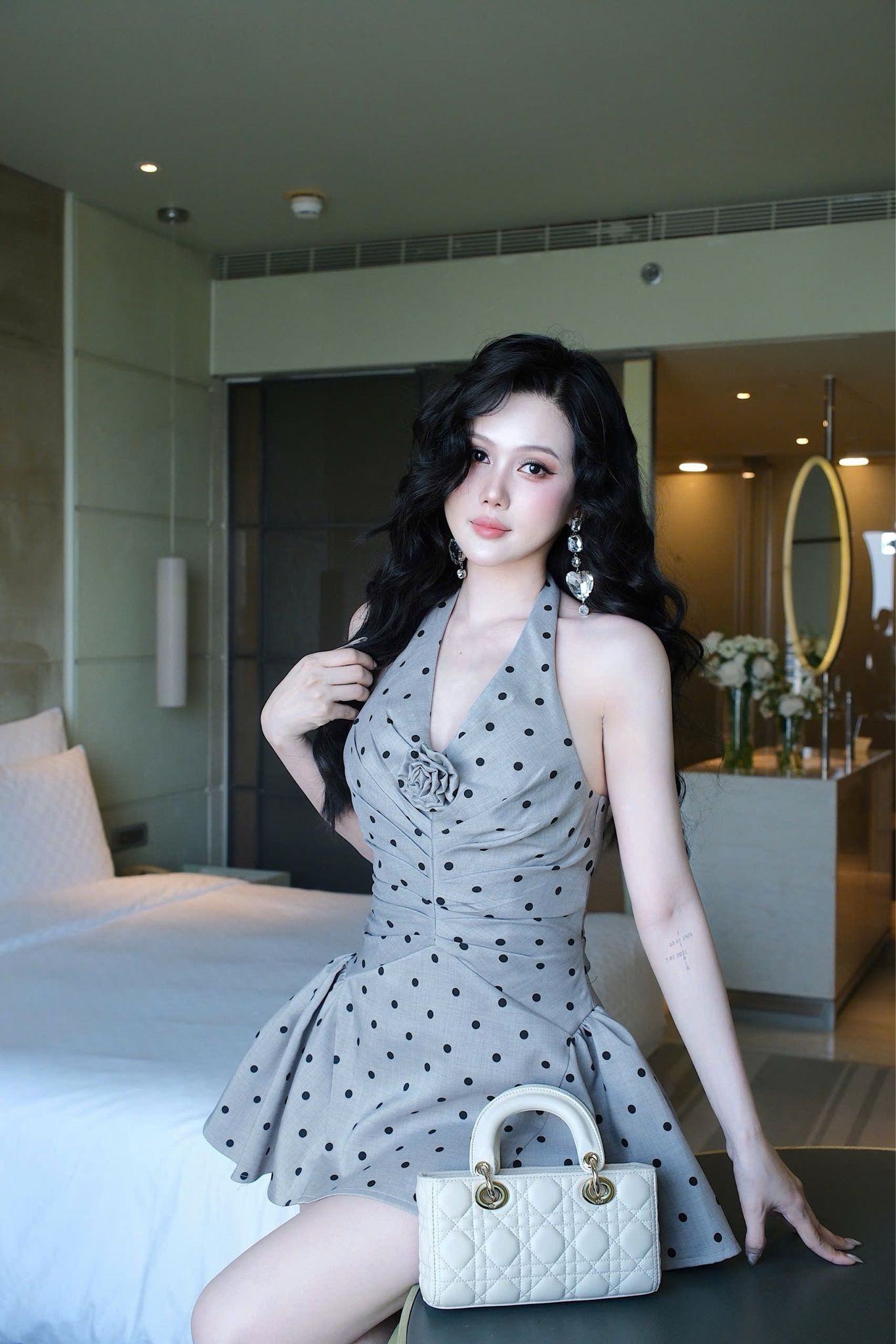 Đầm Yếm Chấm Bi Kèm Hoa
