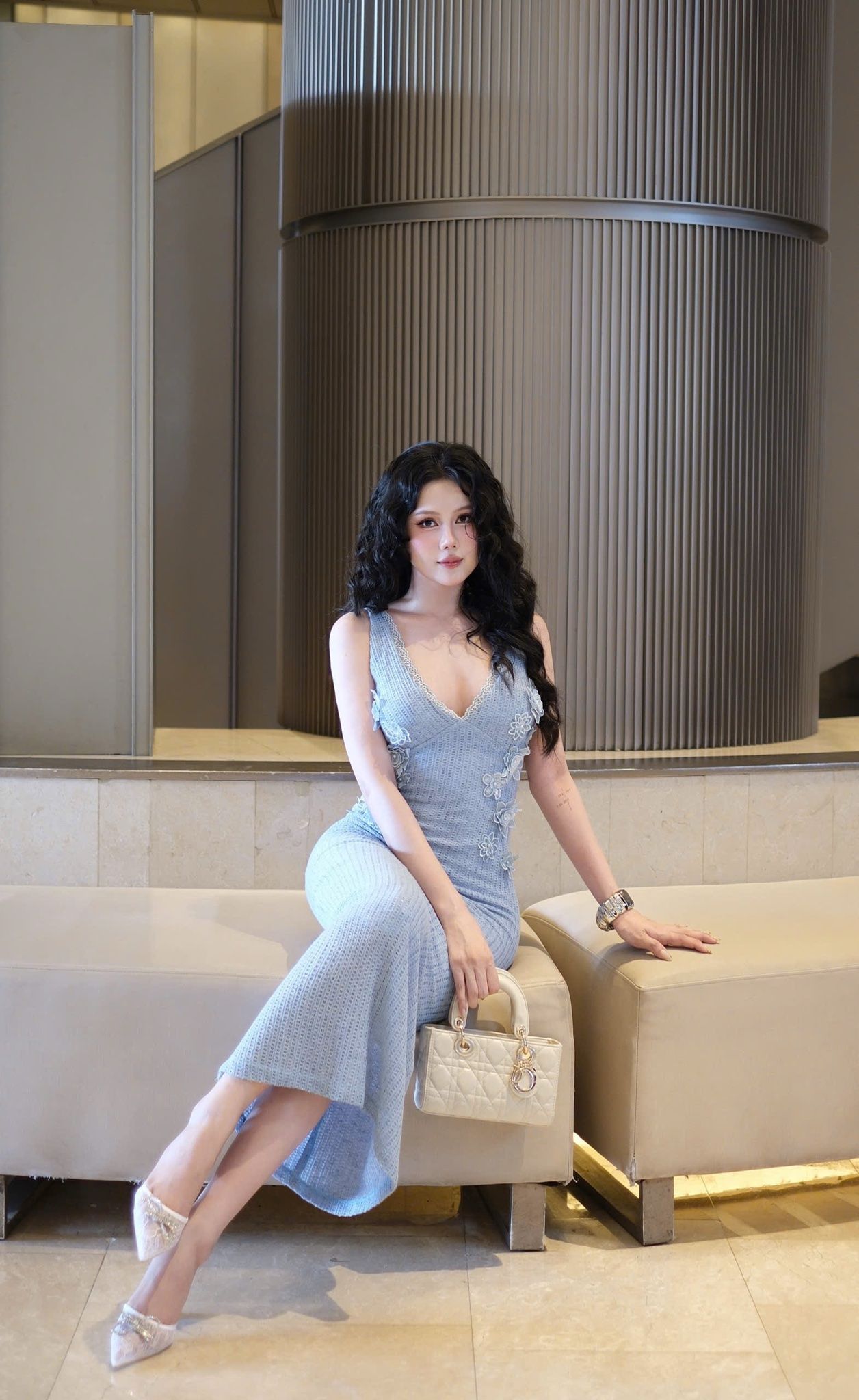 Đầm Thun Cổ V Đính Hoa