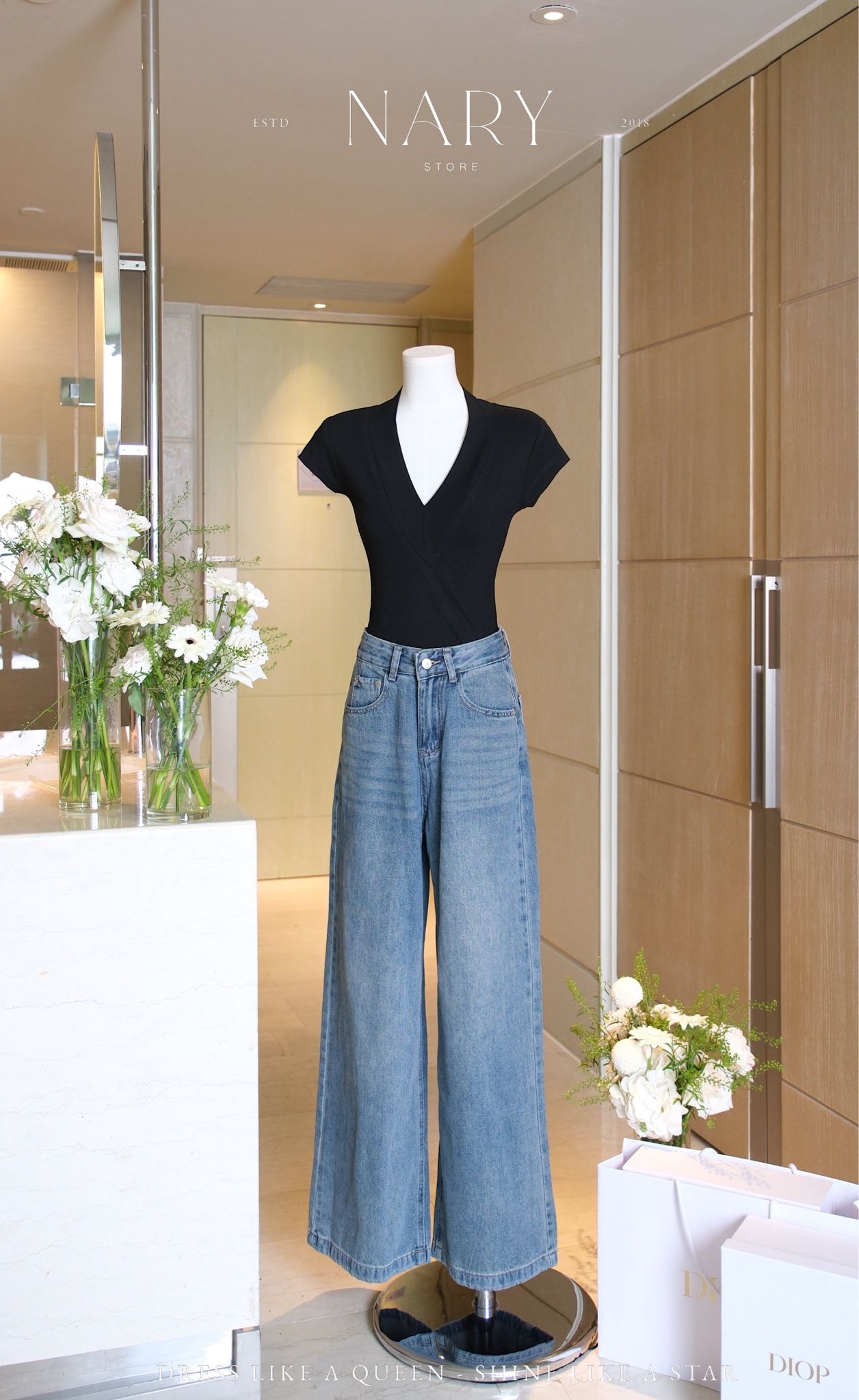 Áo Thun Cổ V Tay Con