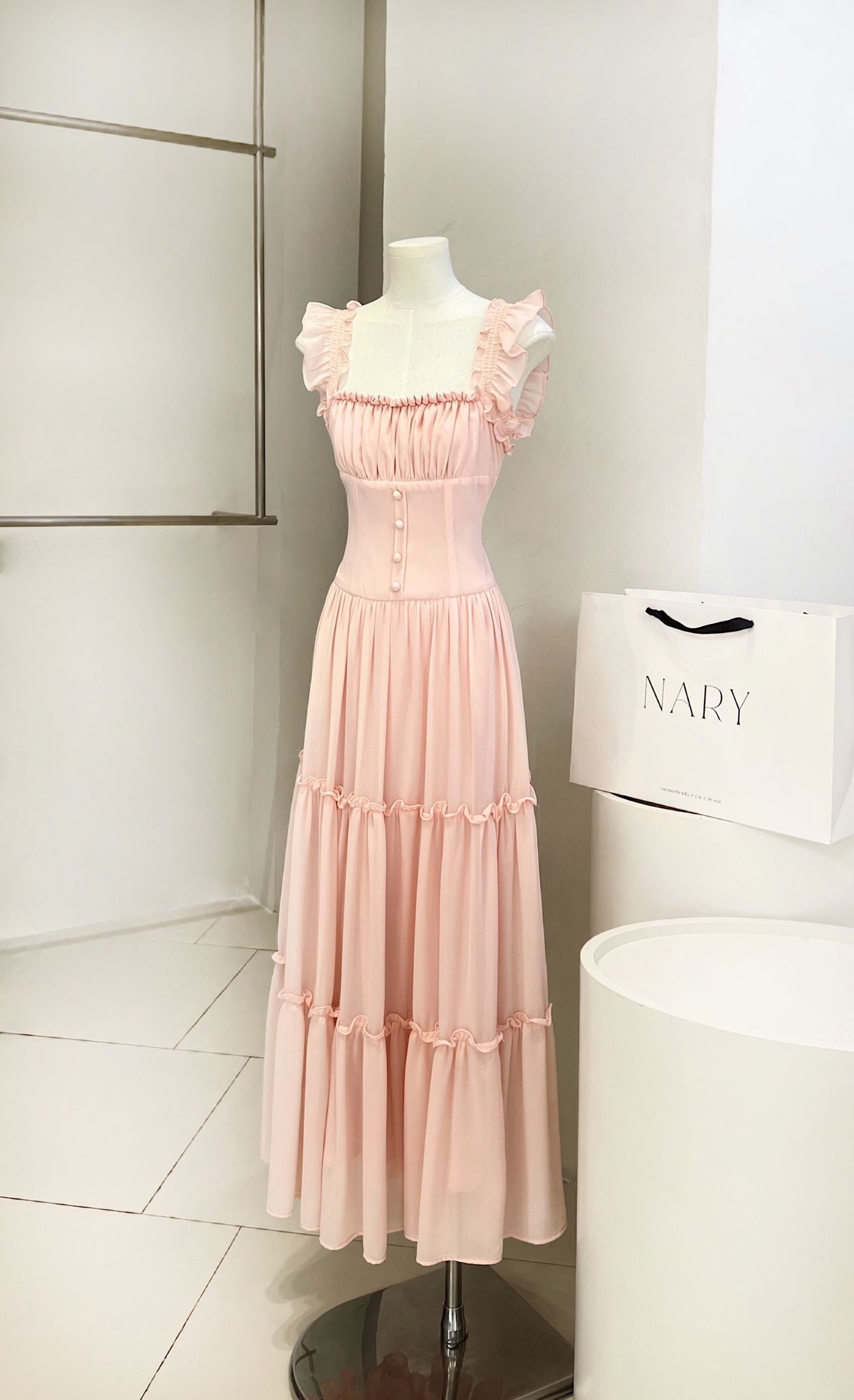Maxi Voan Tầng Nút Bọc