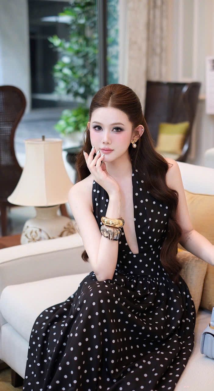 Đầm Chấm Bi Dài Cột Yếm