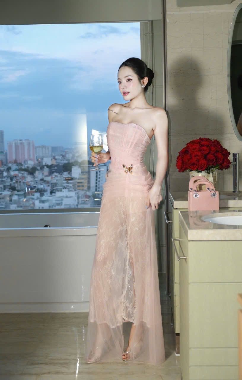 Đầm Ống Lưới Kèm Bướm