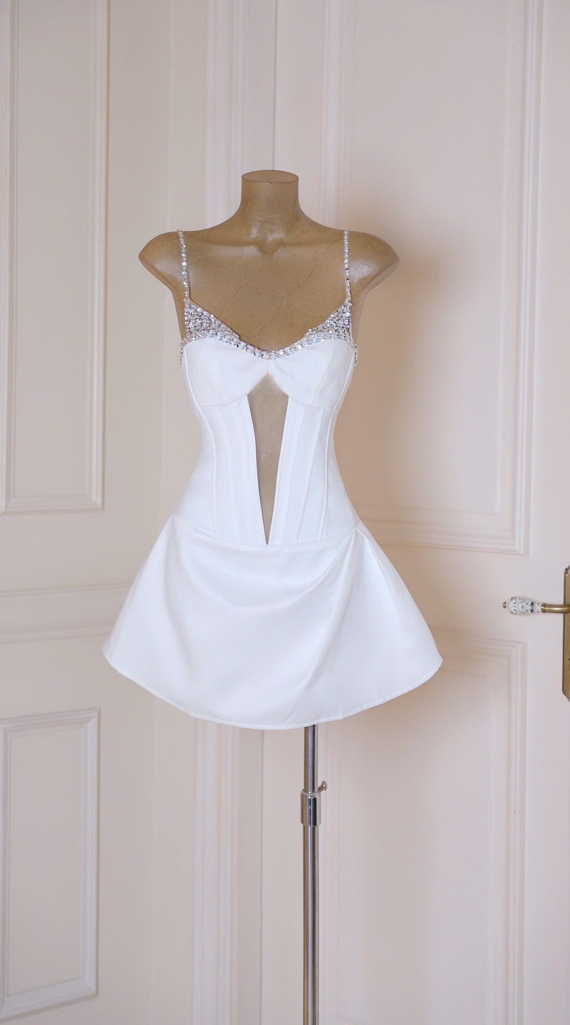 Đầm Khoét Lưới Viền Châu