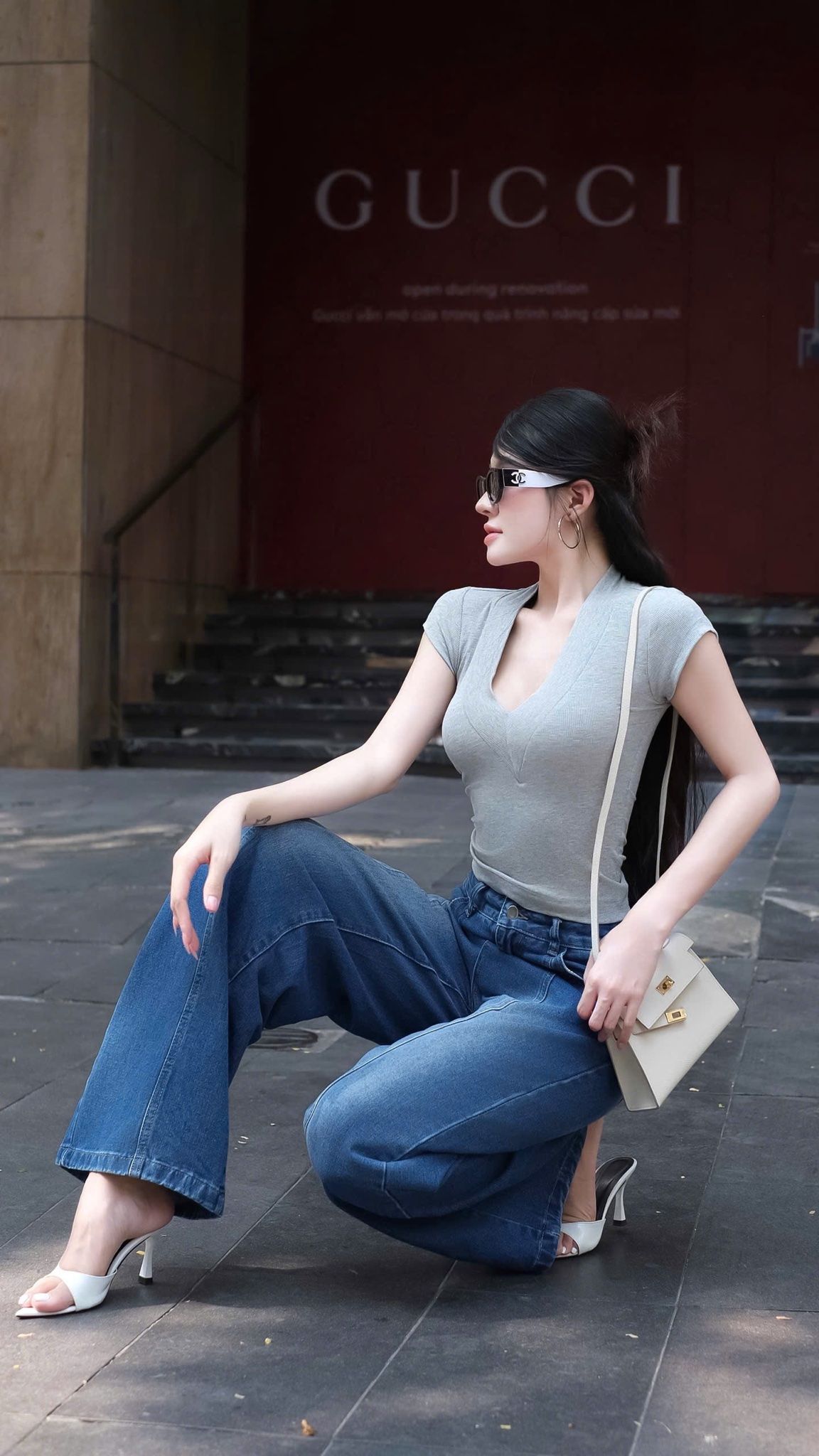 Áo Thun Cổ V Tay Con