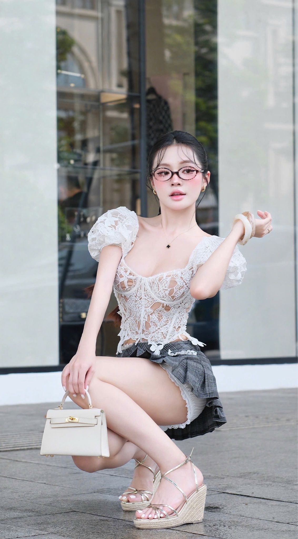 Áo Lưới Nền Ren Tay Phồng