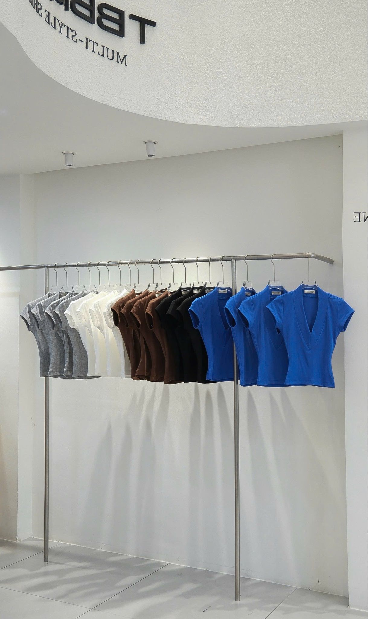 Áo Thun Cổ V Tay Con