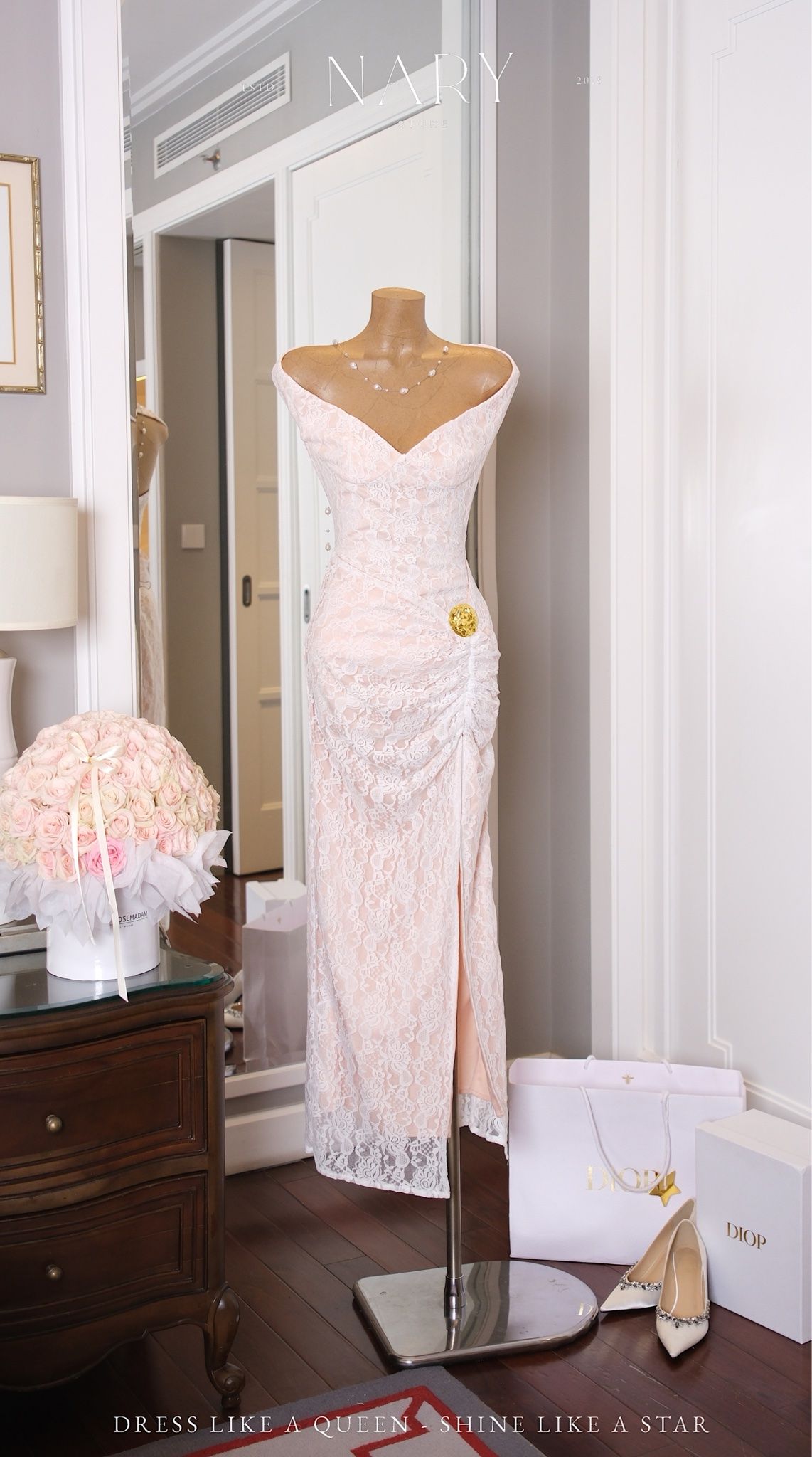 Đầm Ren Bẹt Vai kèm Charm