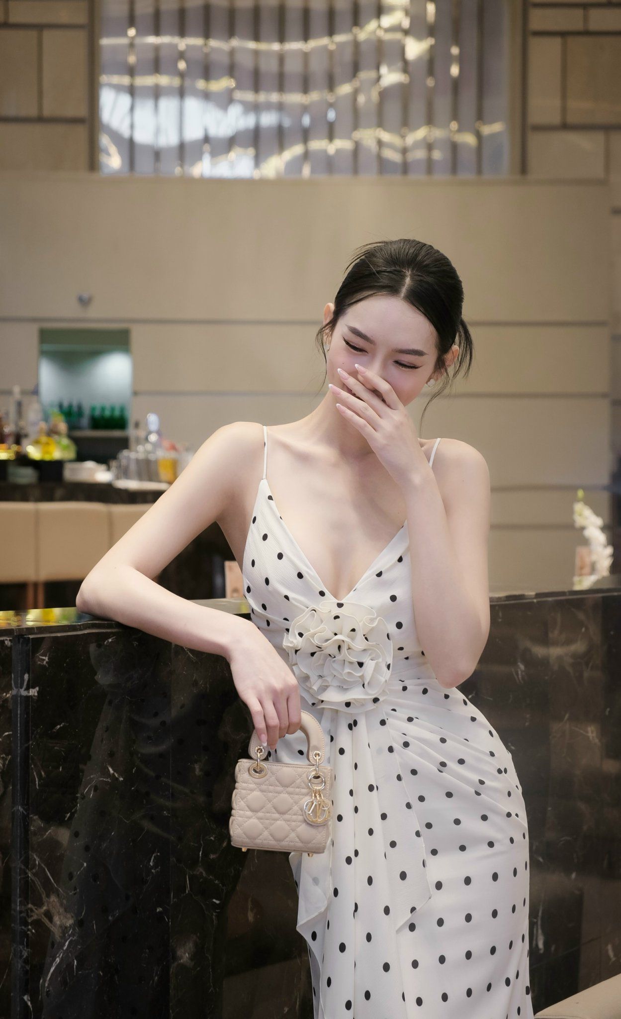 Đầm Chấm Bi Cổ V Đính Bông
