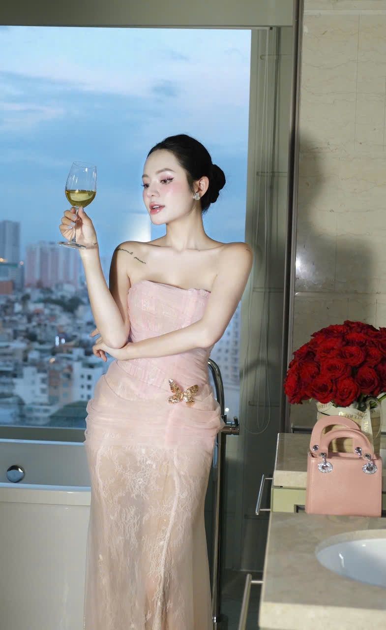 Đầm Ống Lưới Kèm Bướm