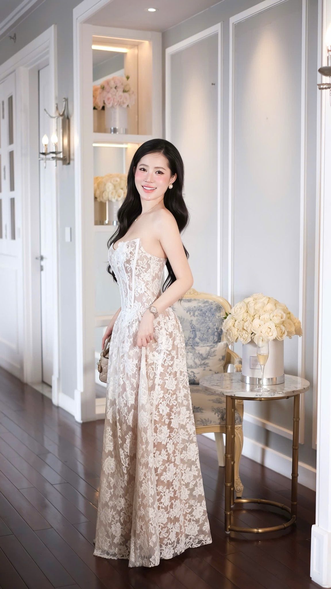 Đầm Ren Cup Nền Hoa