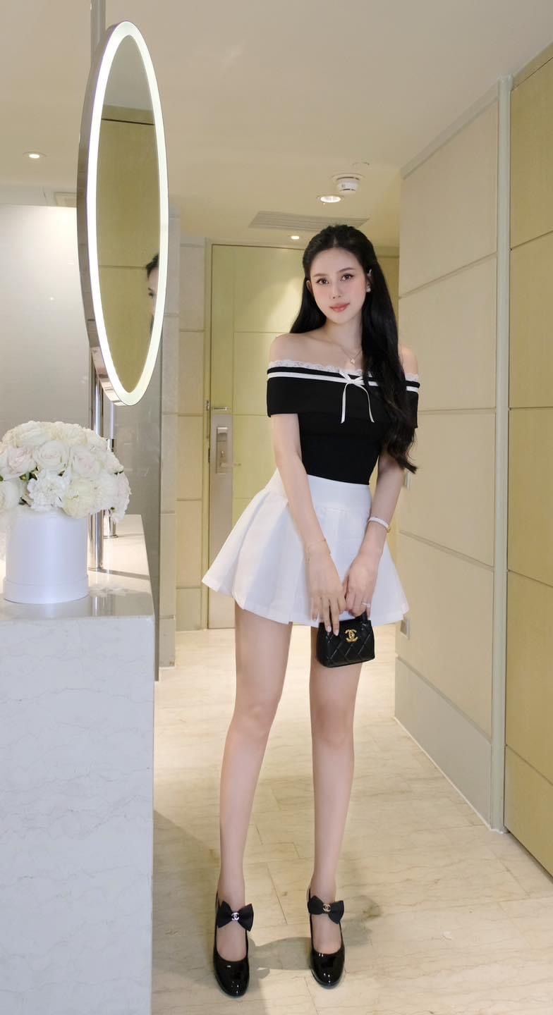 Áo Bẹt Vai Viền Nơ Ren