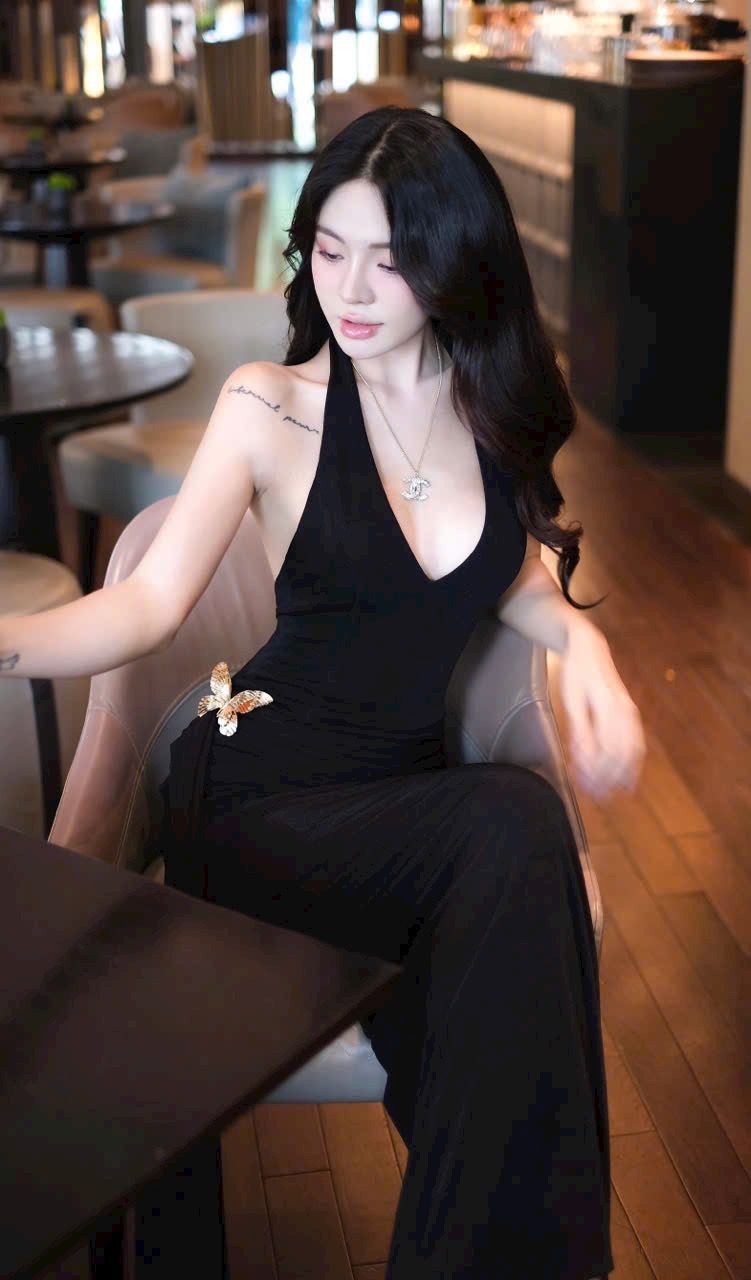 Đầm Yếm Hở Lưng Kèm Bướm