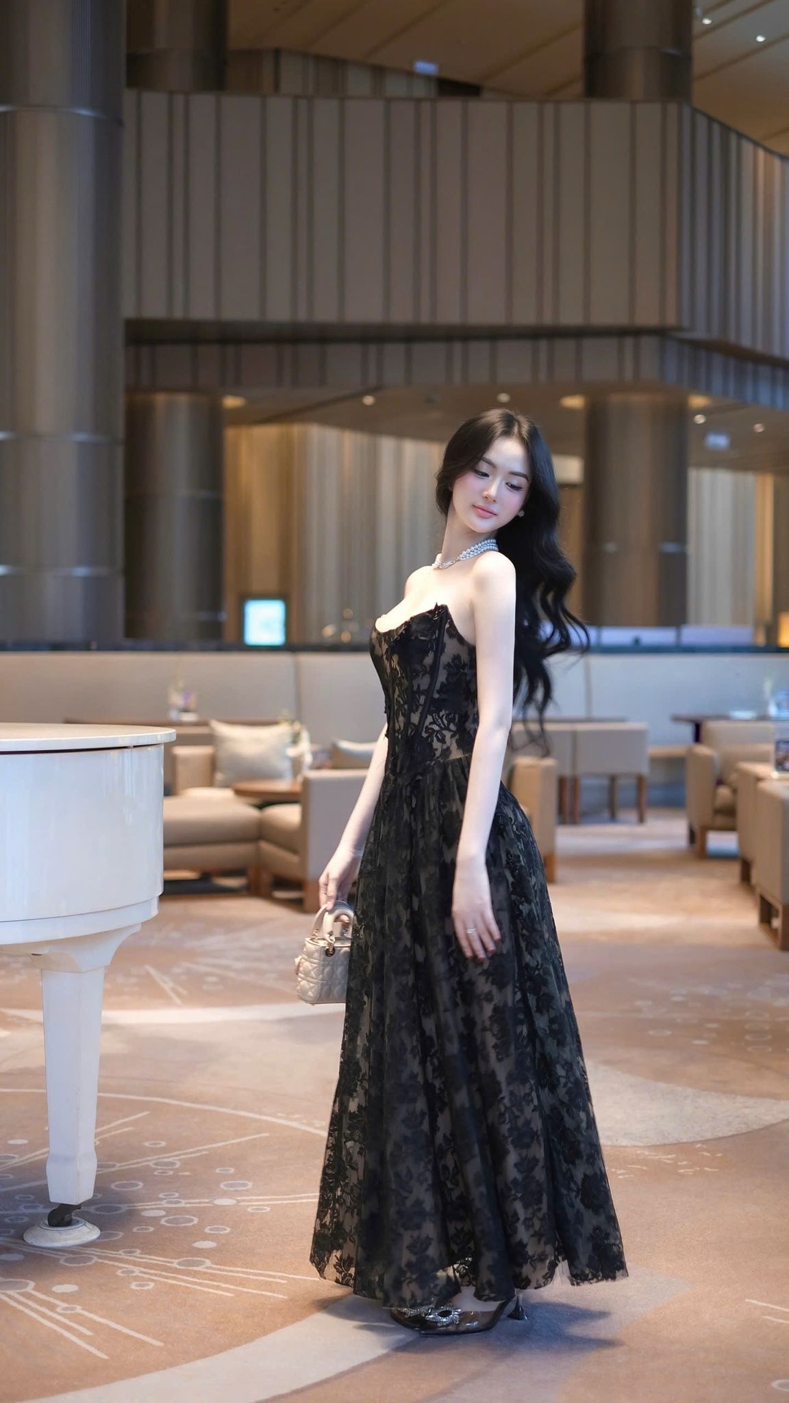 Đầm Ren Cup Nền Hoa