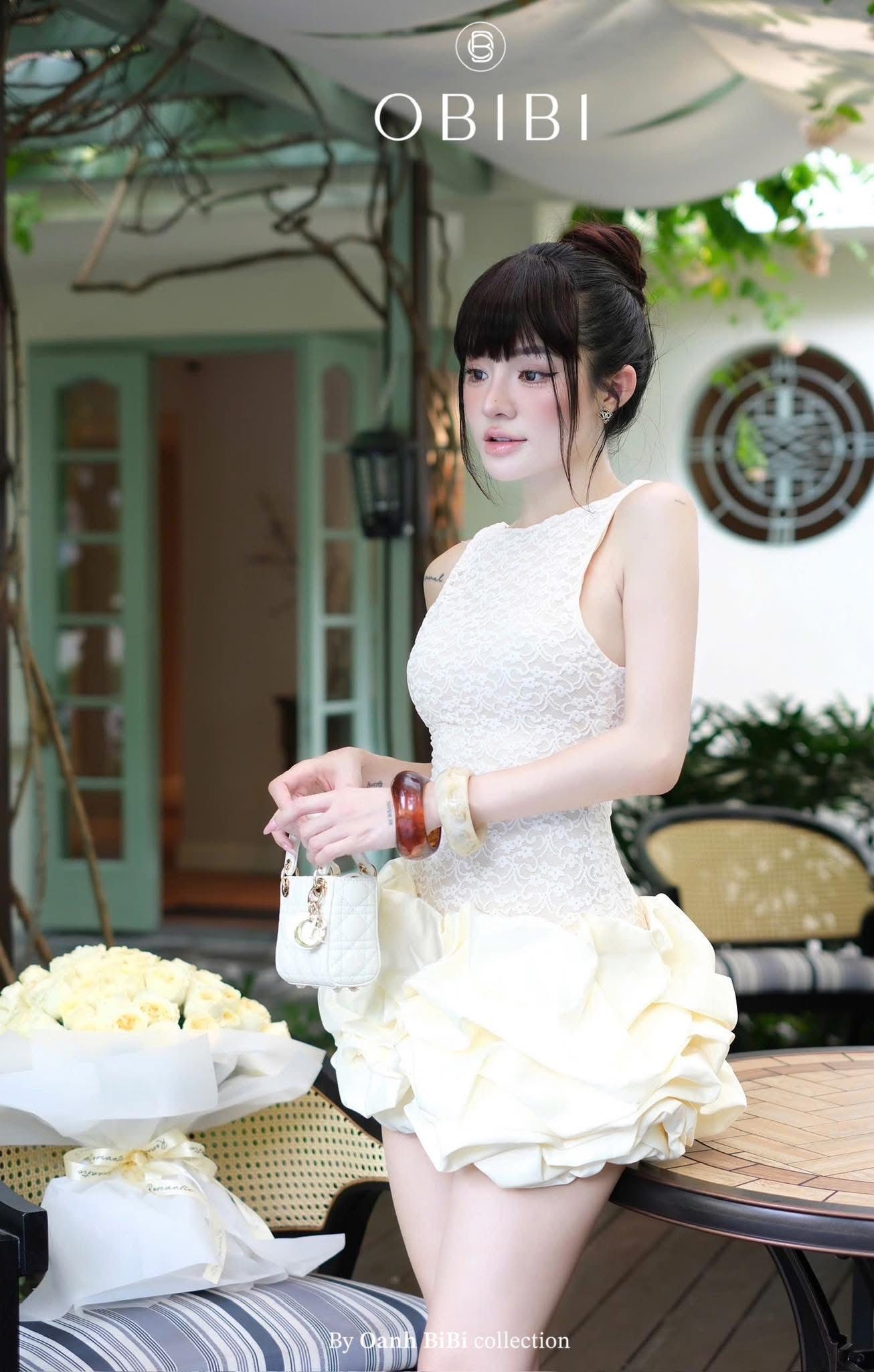 Đầm Ren Hở Lưng Tùng Bí