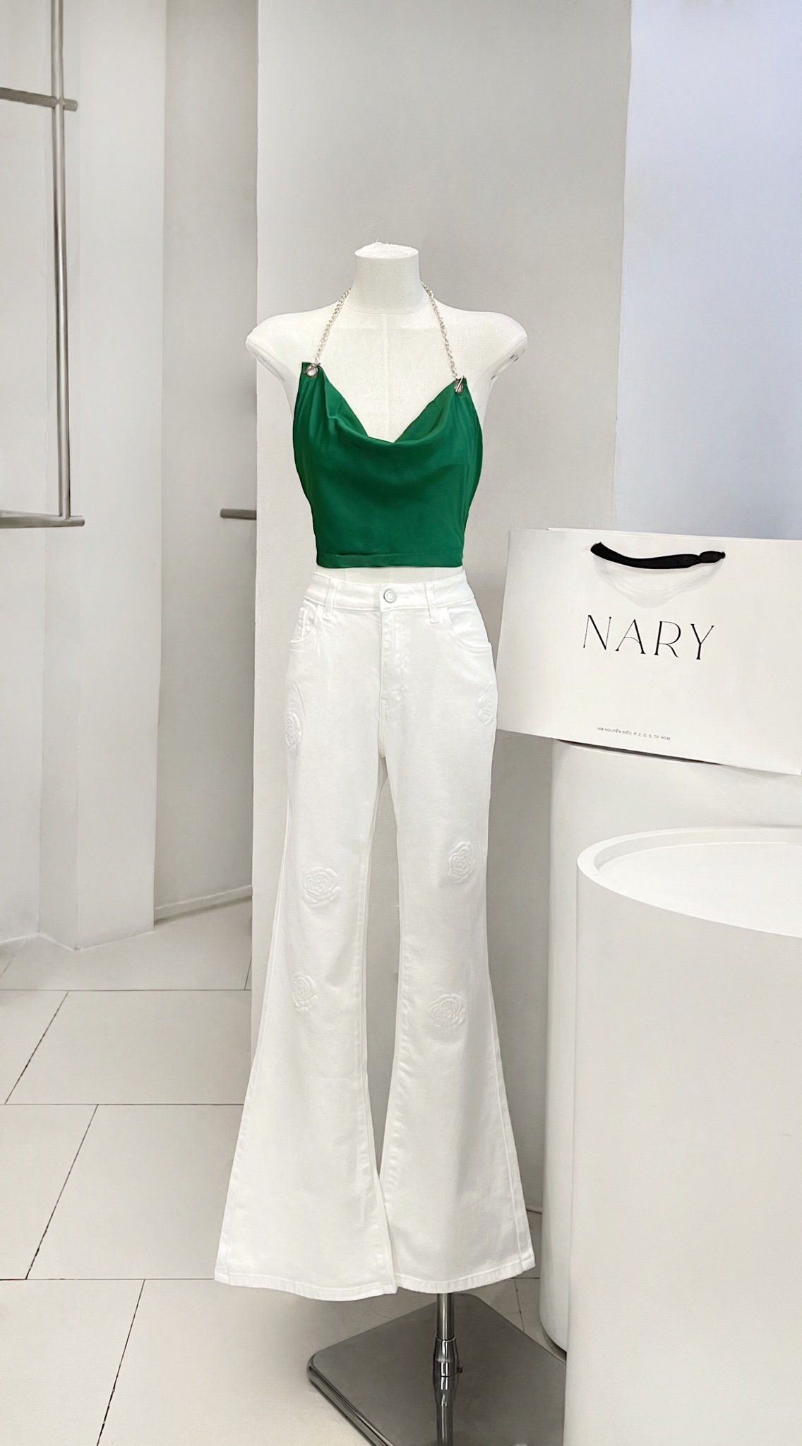Áo Lụa Cổ Đổ Dây Xích