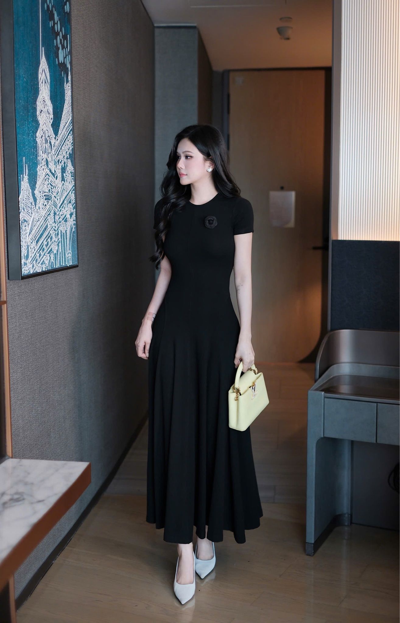Đầm Thun Trơn Kèm Hoa
