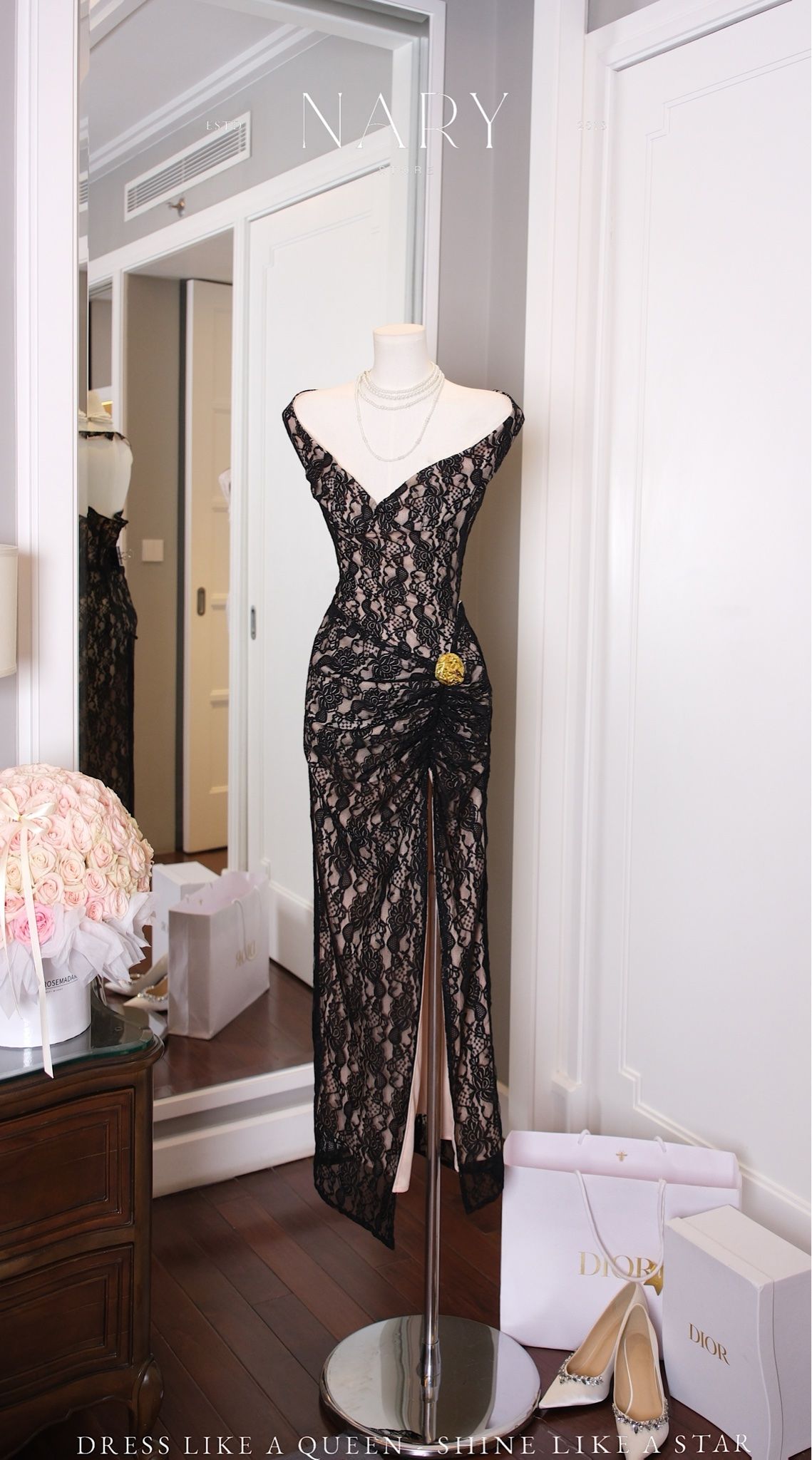 Đầm Ren Bẹt Vai kèm Charm