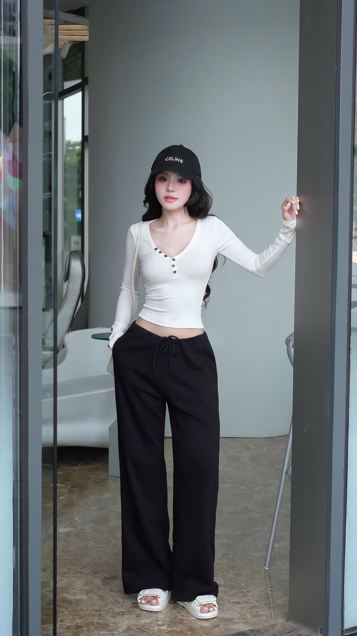 Áo Thun Nút Cổ V