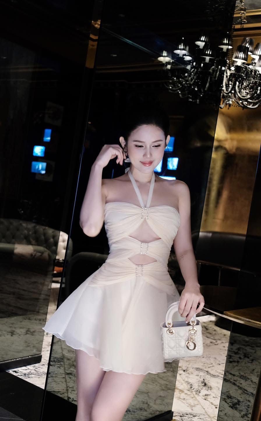 Đầm Voan Khoét Cột Yếm