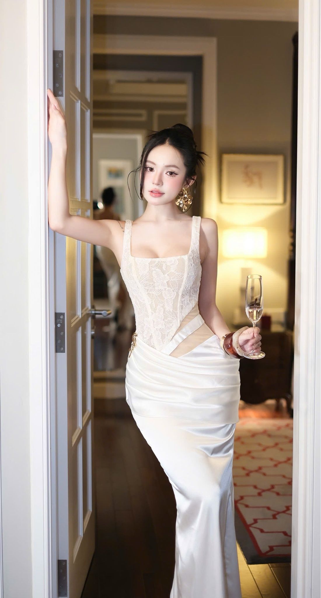 Đầm Lưới Phối Lụa Khoét 1 Bên