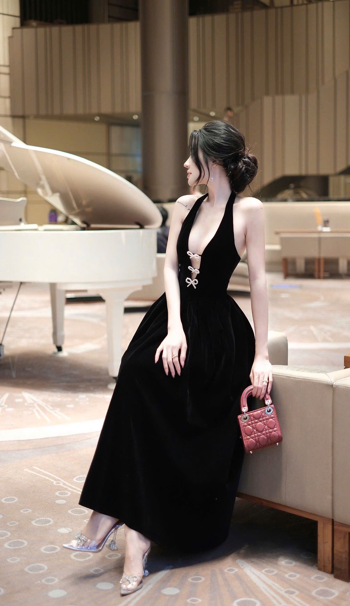 Đầm Nhung Yếm Kèm Nơ