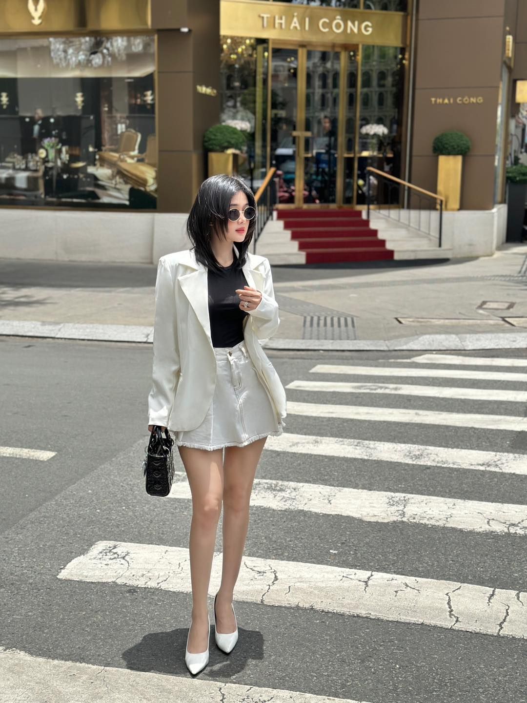 Cv Jean Túi Sau Viền Chỉ