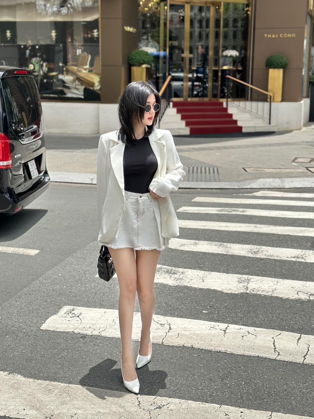 Cv Jean Túi Sau Viền Chỉ