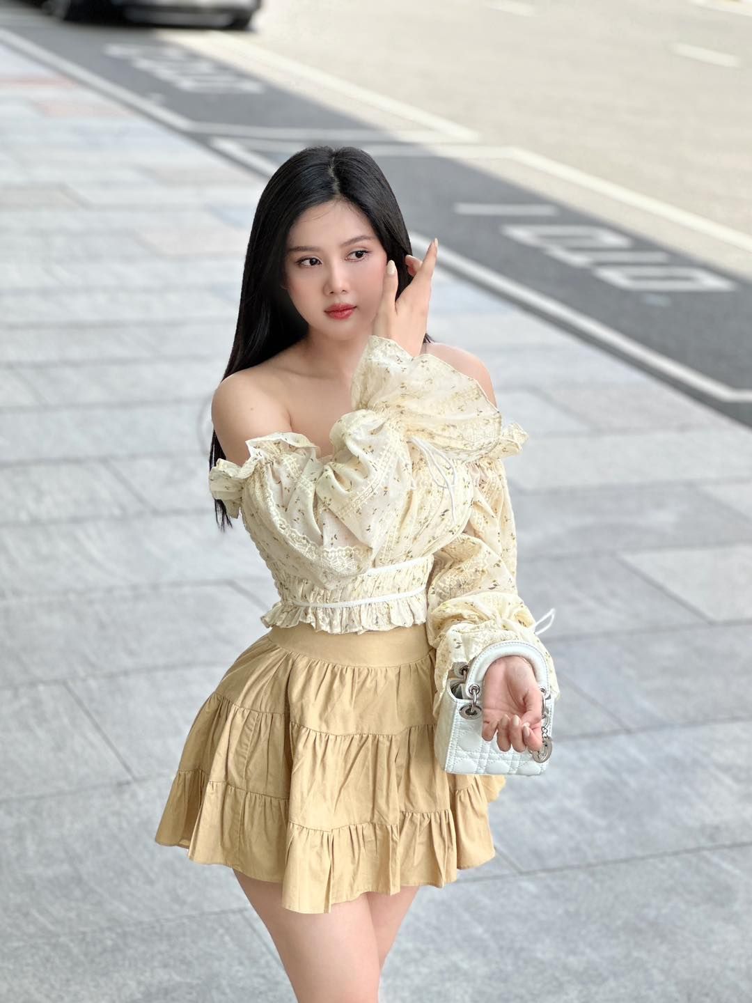Áo Nền Hoa Bèo Tay Dài