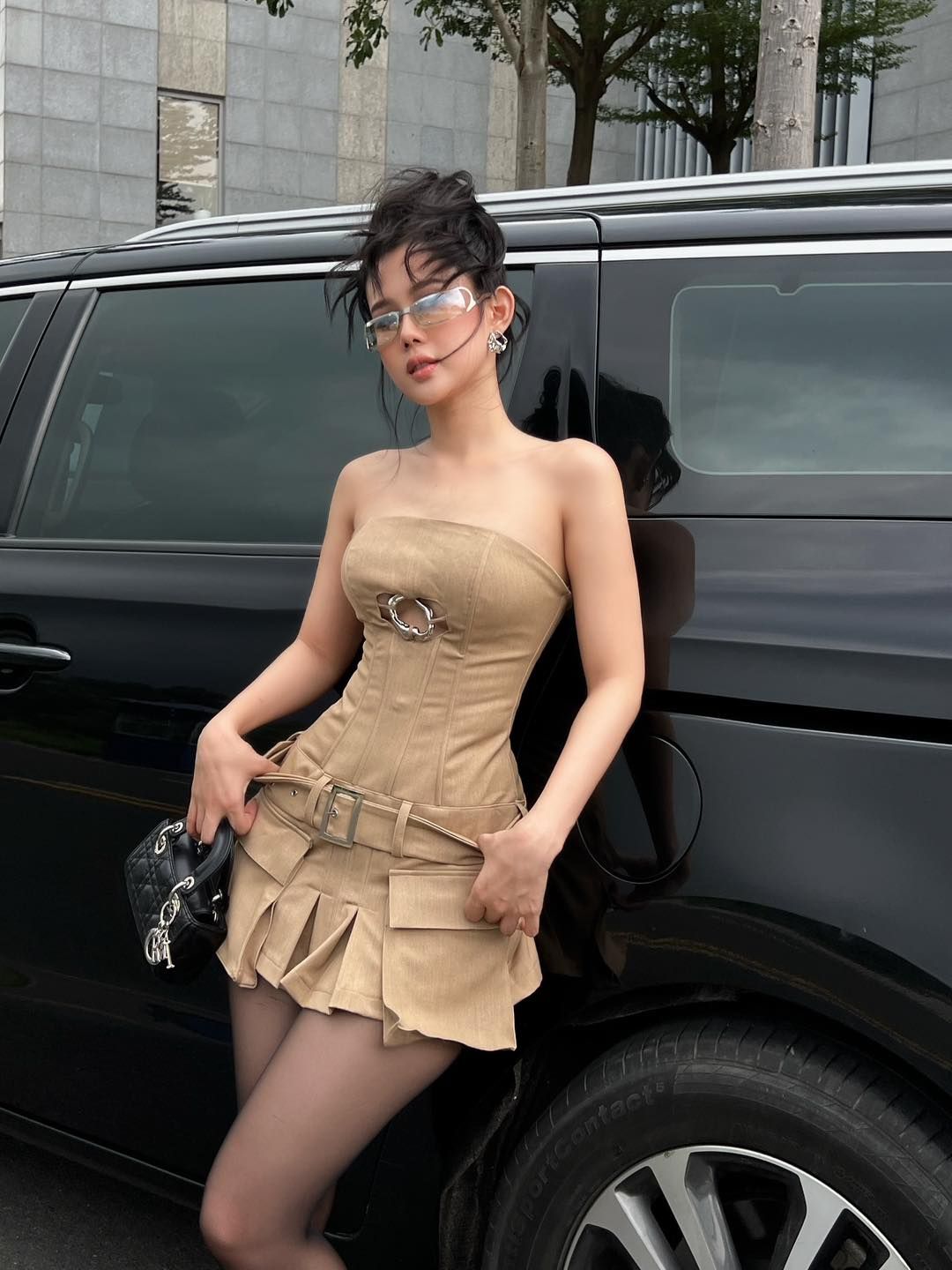 Đầm Ống Đai Nịt Khoen Ngực