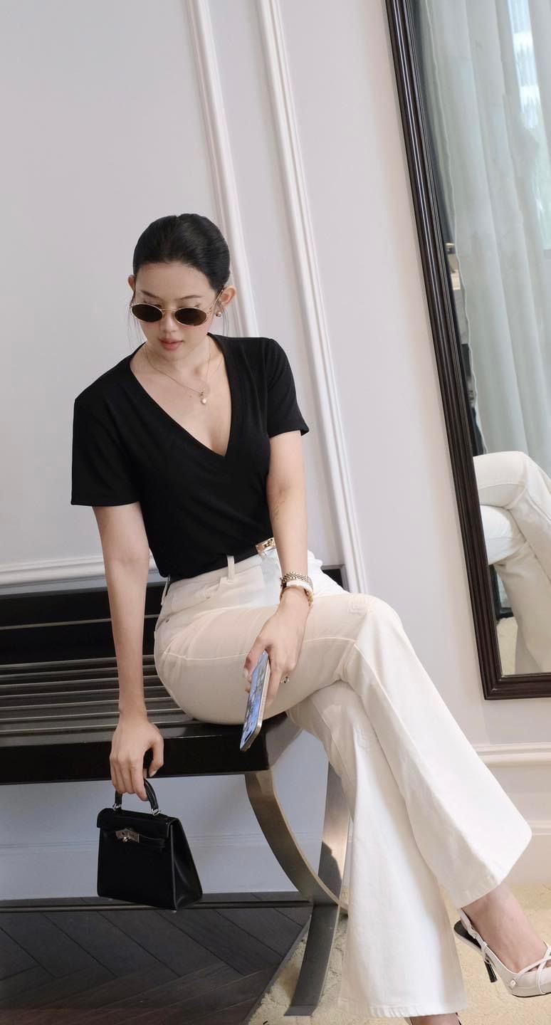 Áo Thun Tay Cộc Cổ V