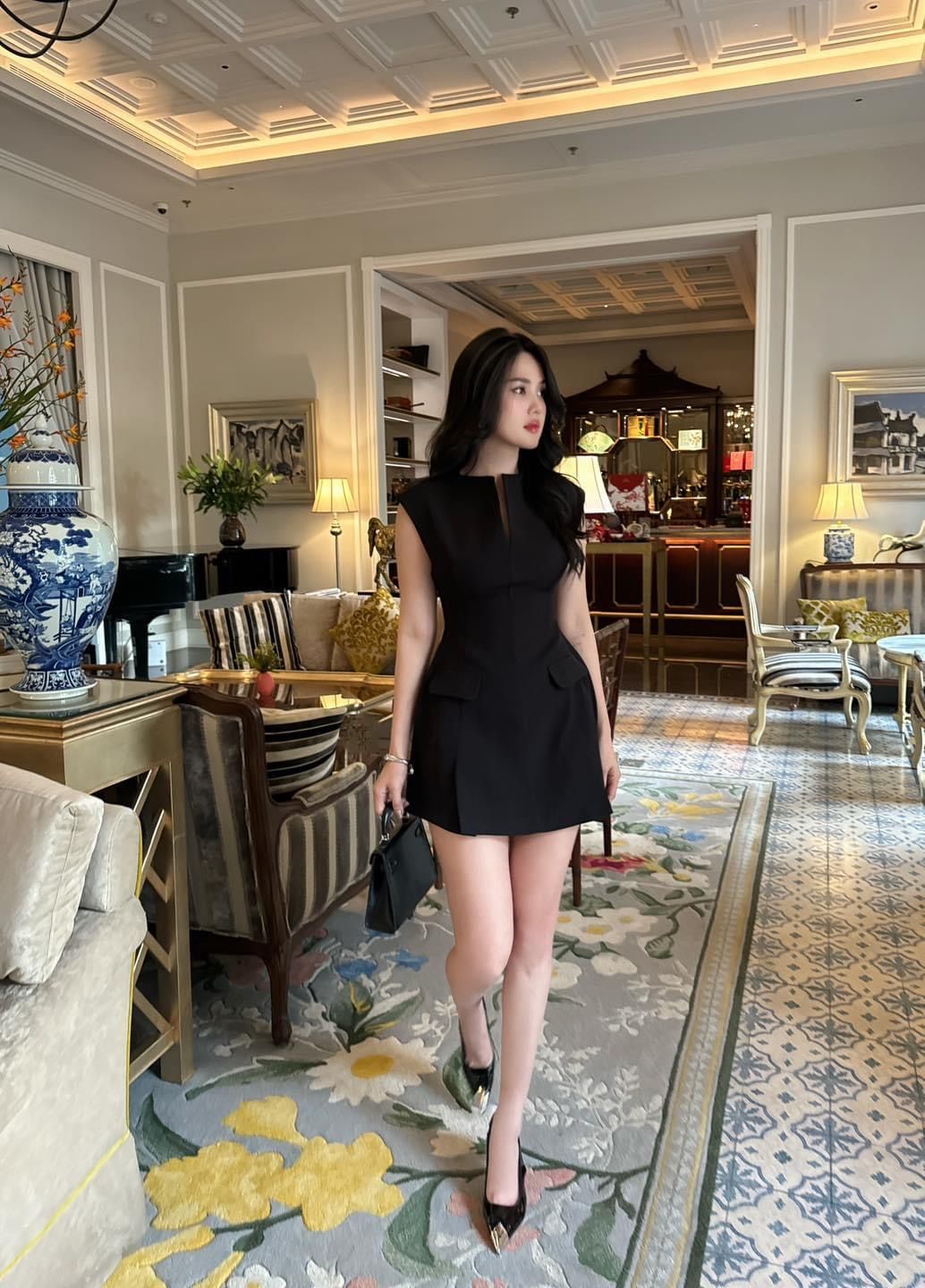 Đầm A Shape Vneck