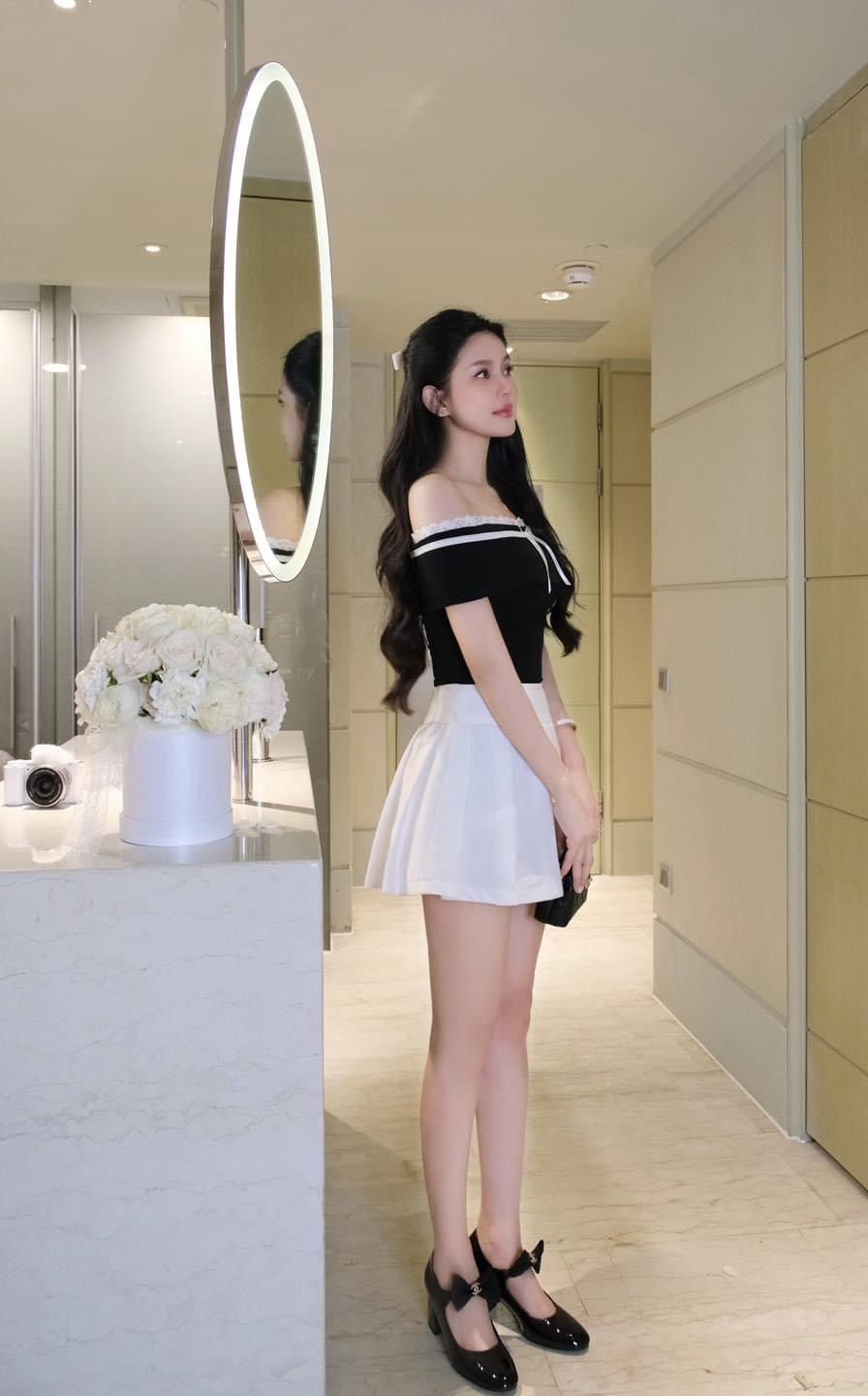 Áo Bẹt Vai Viền Nơ Ren