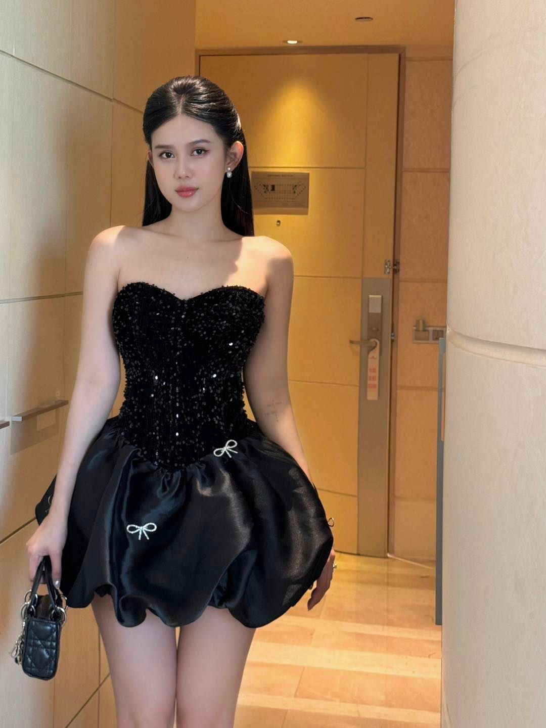 Đầm Cúp Bí Kim Sa Nơ Đá