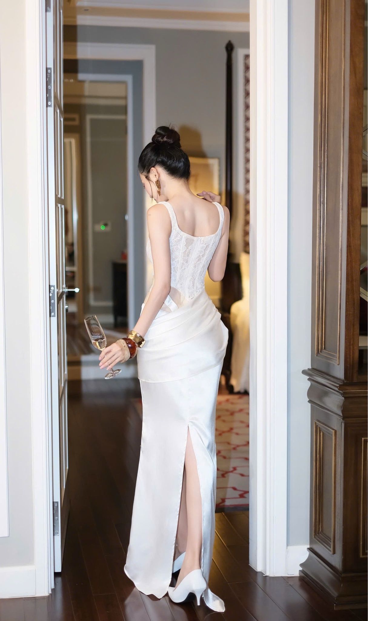 Đầm Lưới Phối Lụa Khoét 1 Bên