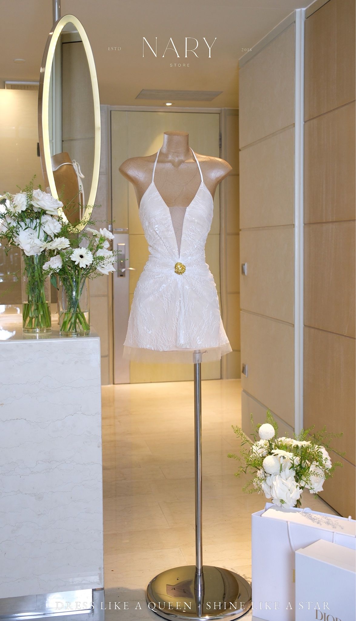 Đầm Yếm Ren Kèm Charm