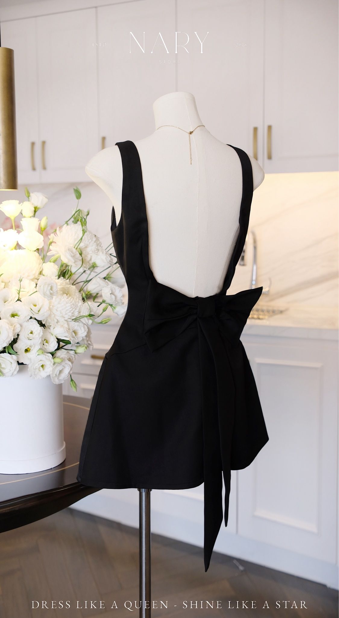Đầm Trơn Kèm Charm Nơ Sau