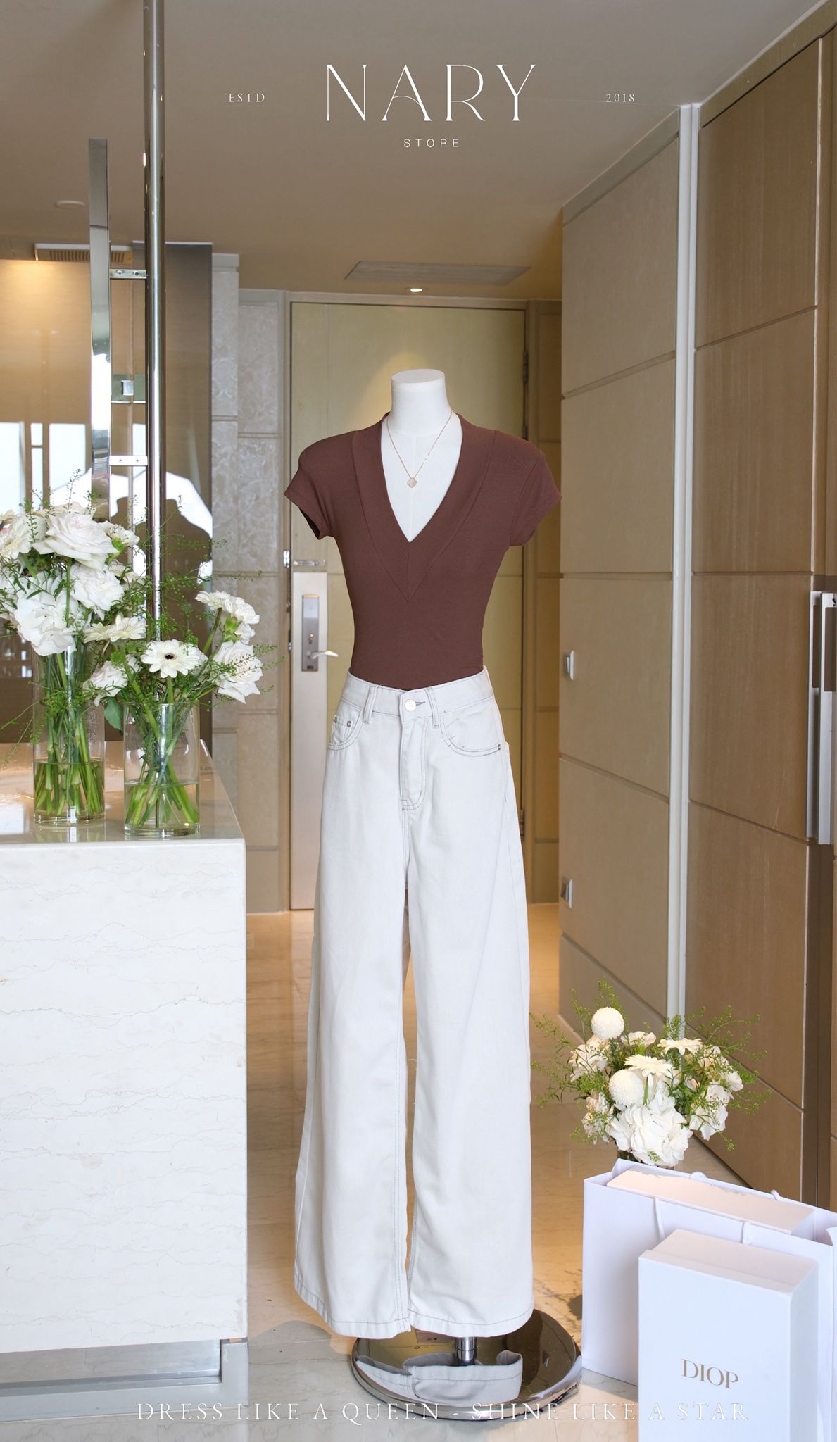 Áo Thun Cổ V Tay Con