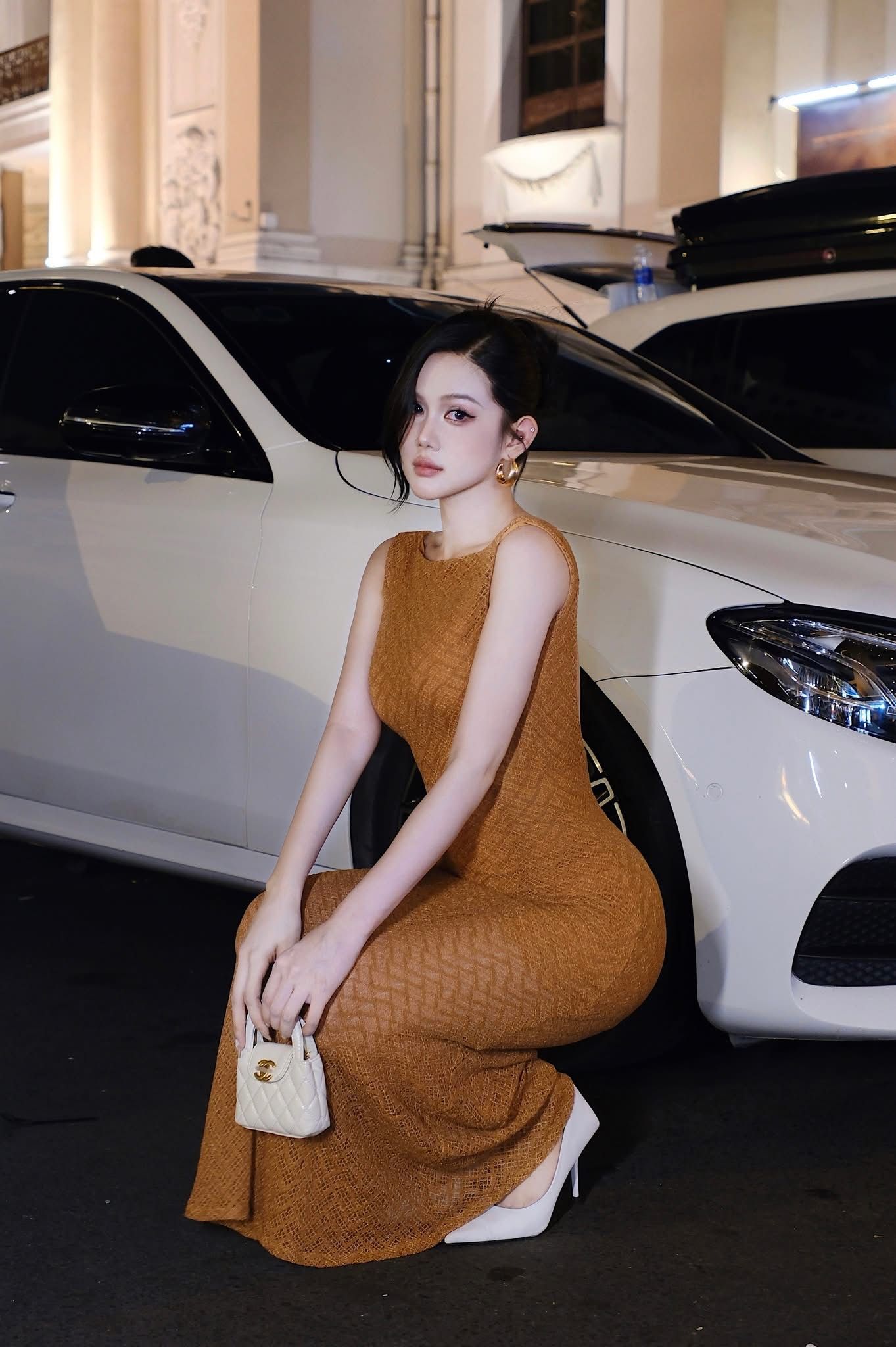 Đầm Ren Đuôi Cá Hở Lưng