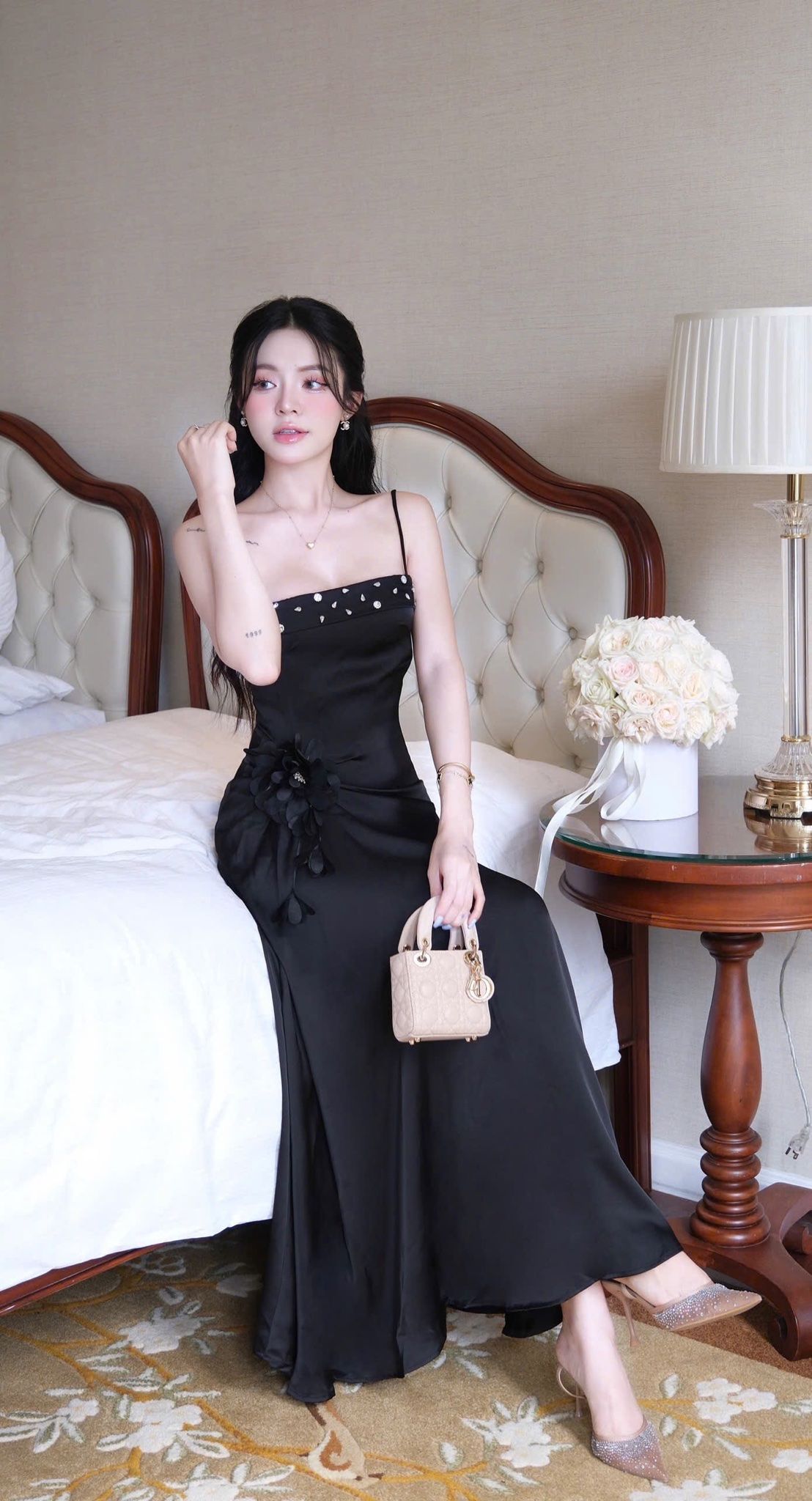 Đầm Lụa Đính Đá Kèm Hoa