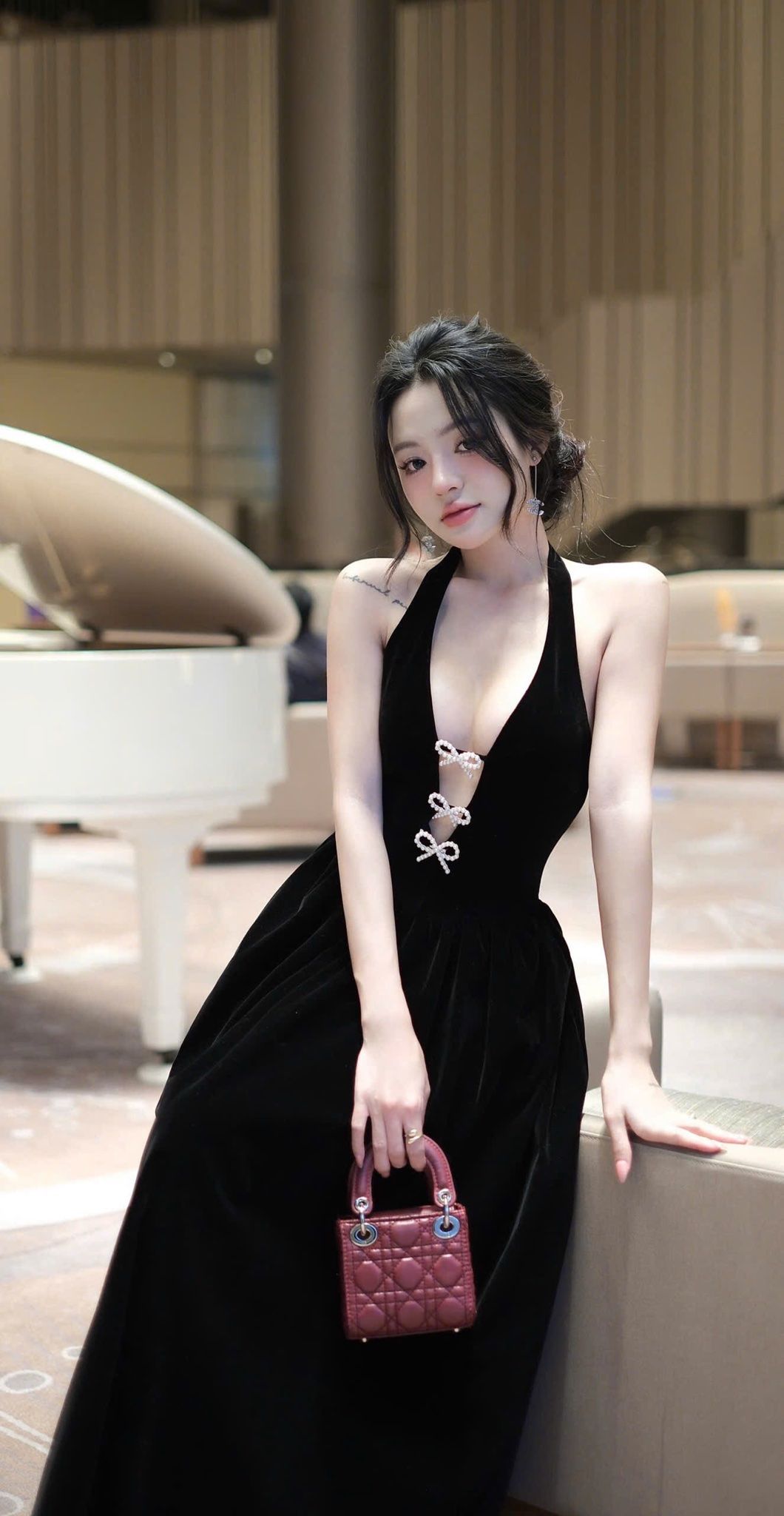Đầm Nhung Yếm Kèm Nơ