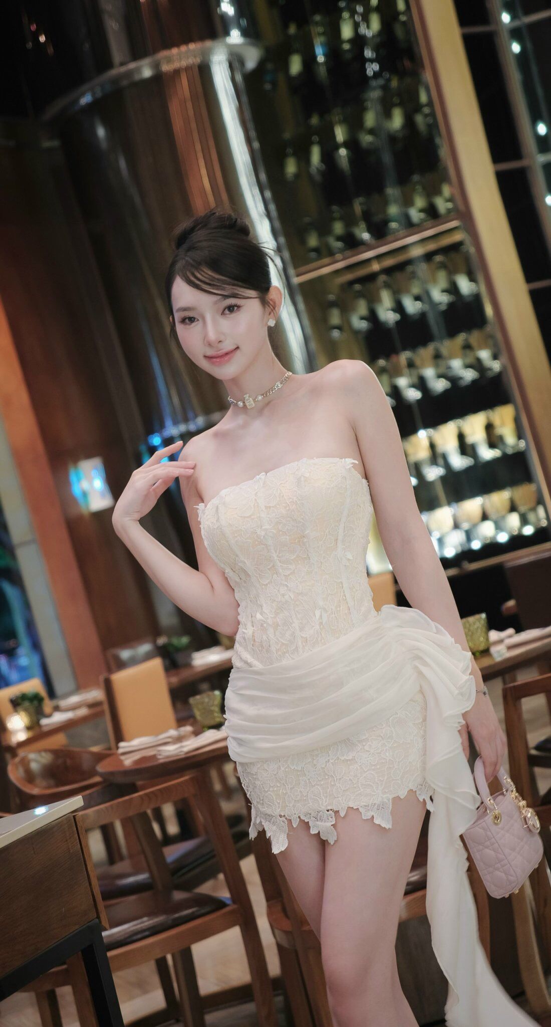 Đầm Ống Ren Đính Nơ Tua Rua