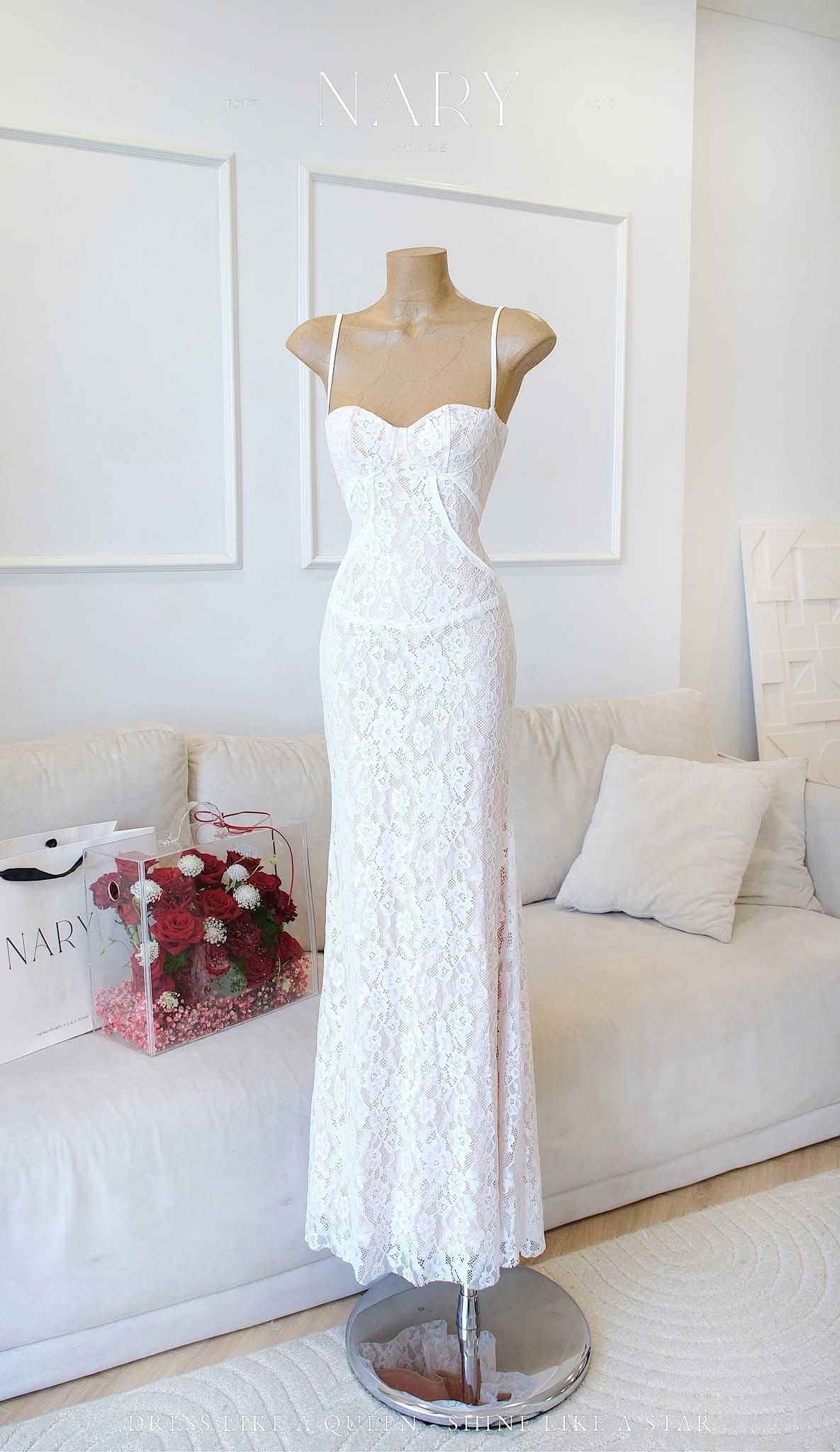 Đầm Ren Nền Hoa Đuôi Cá