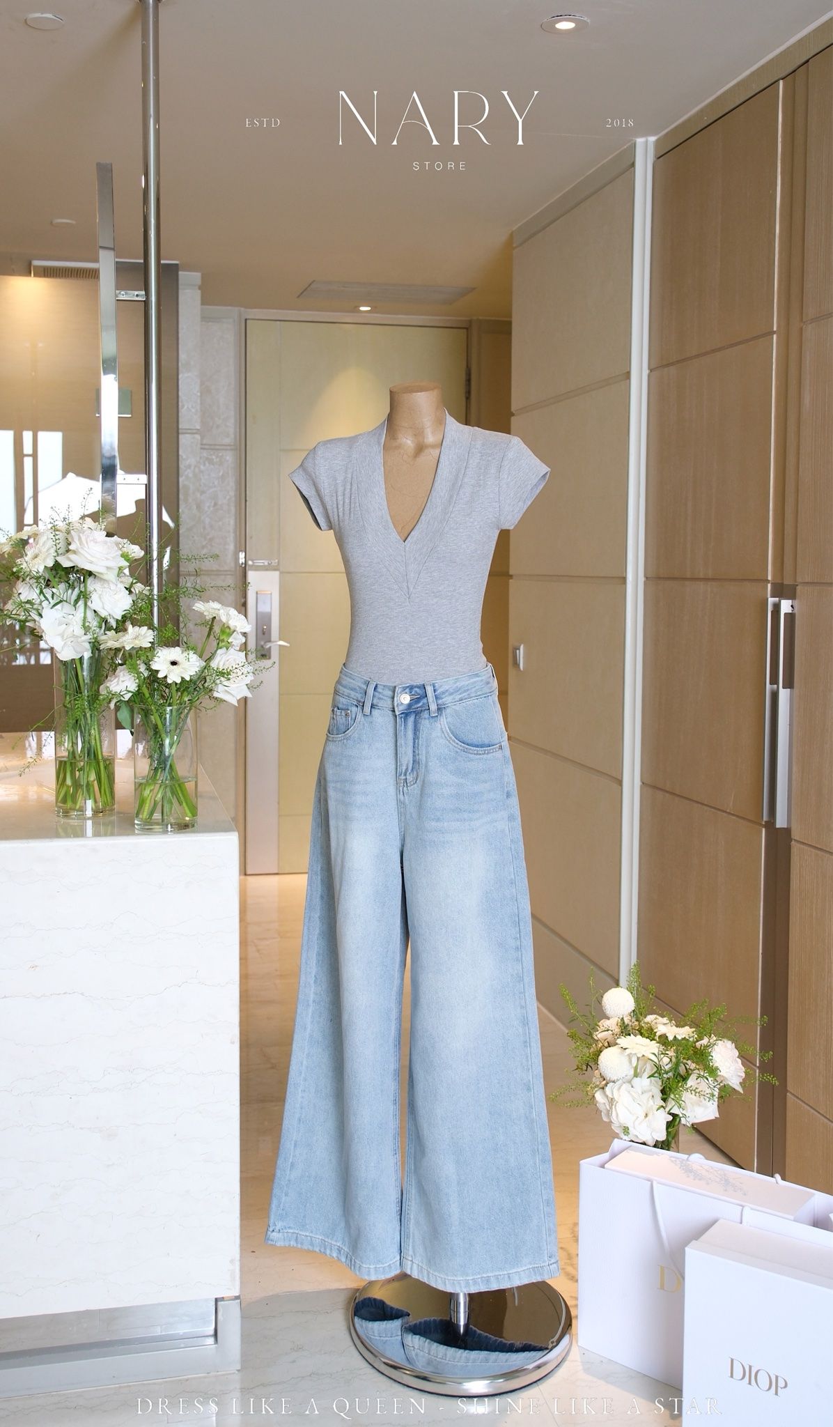 Áo Thun Cổ V Tay Con