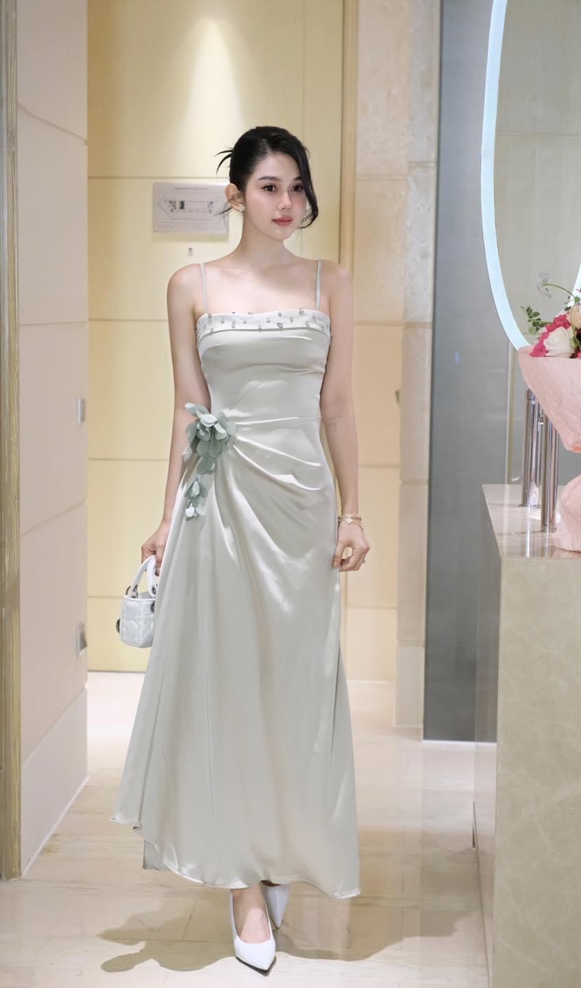 Đầm Lụa Đính Đá Kèm Hoa