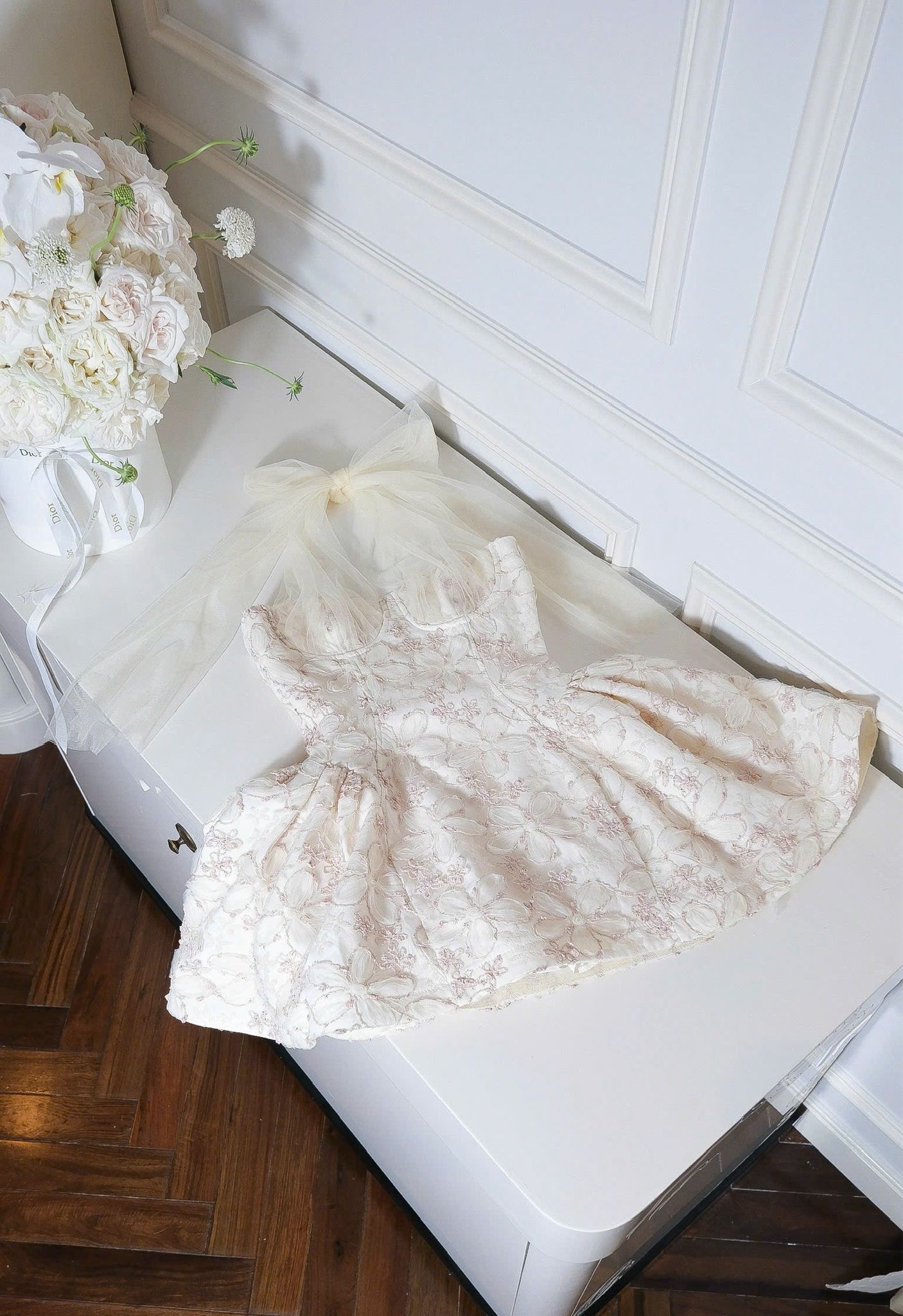 Đầm Yếm Lưới Nền Hoa
