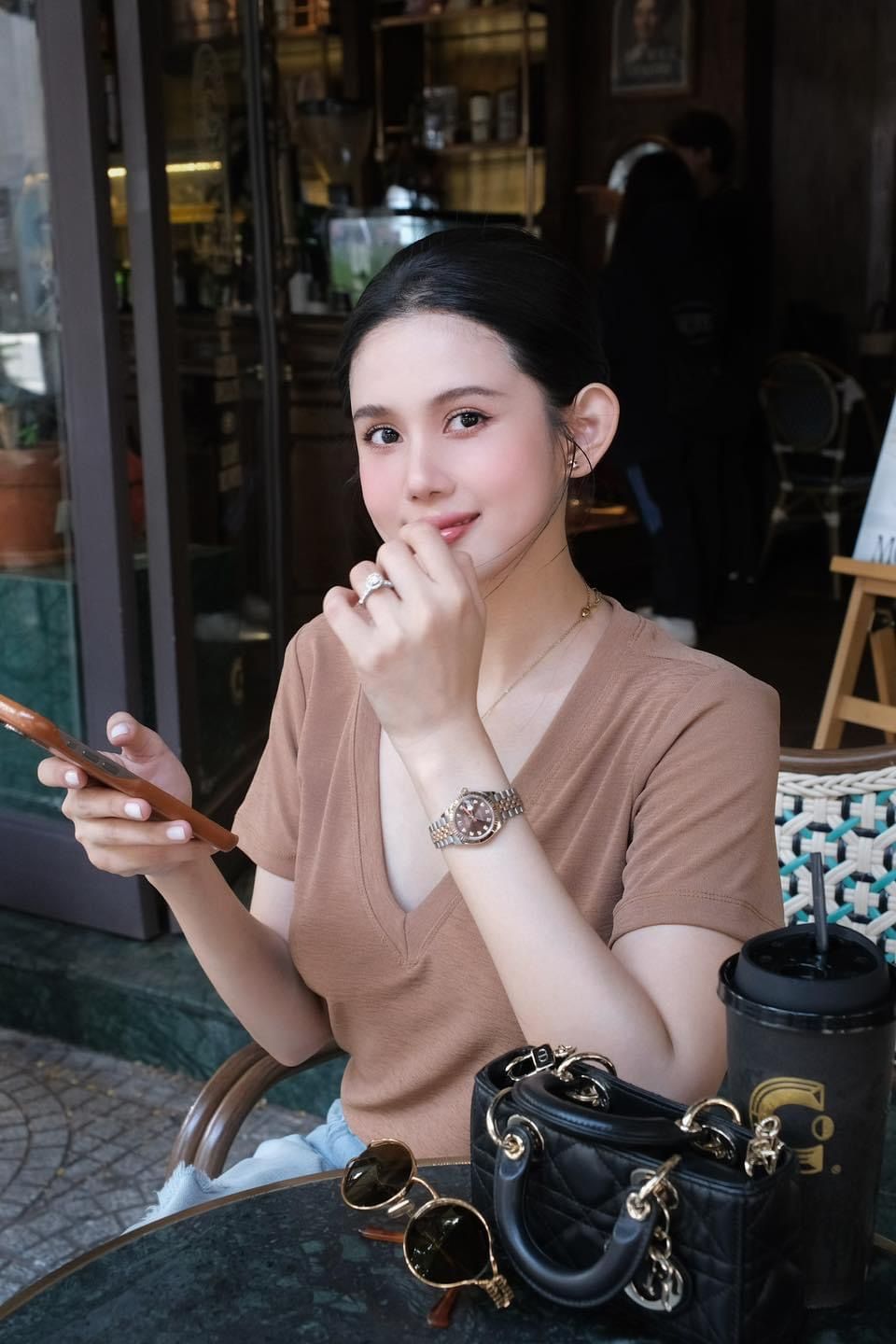 Áo Thun Tay Cộc Cổ V