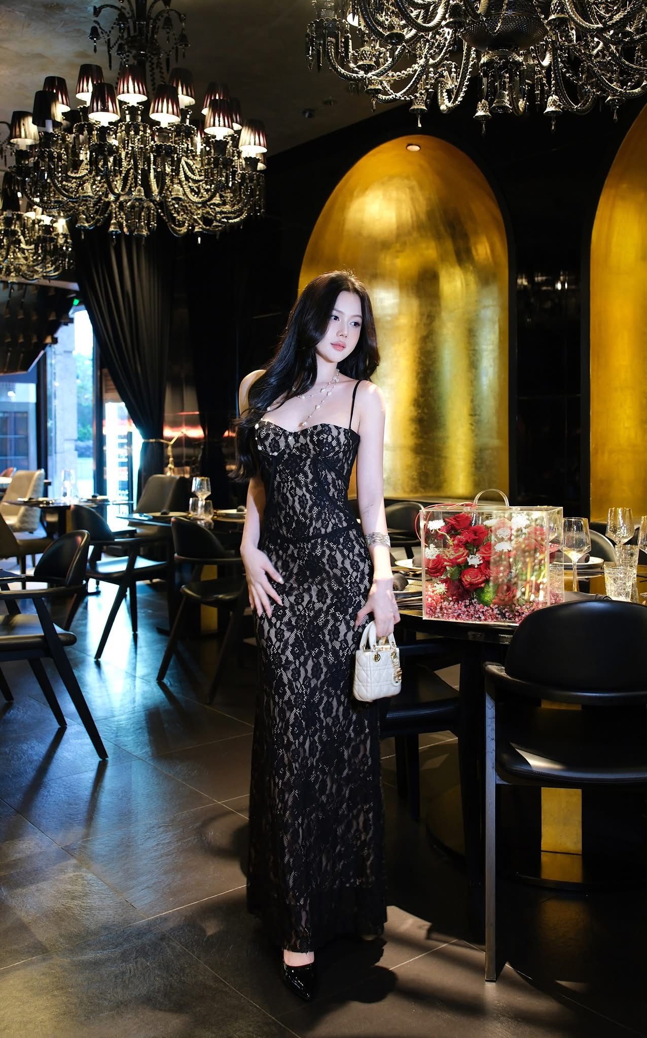 Đầm Ren Nền Hoa Đuôi Cá
